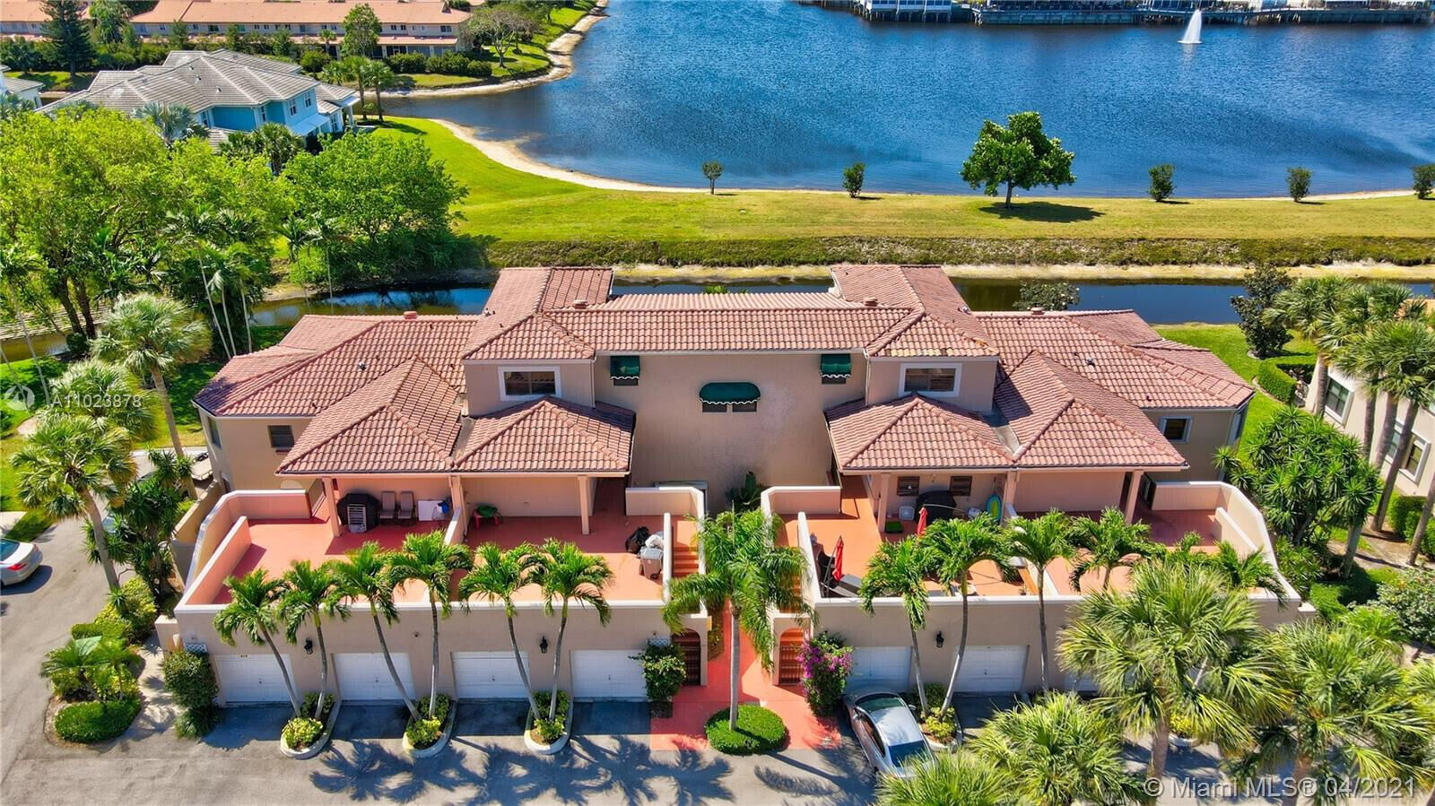 Property Photo: 6638 Villa Sonrisa Drive #612 FL 33433