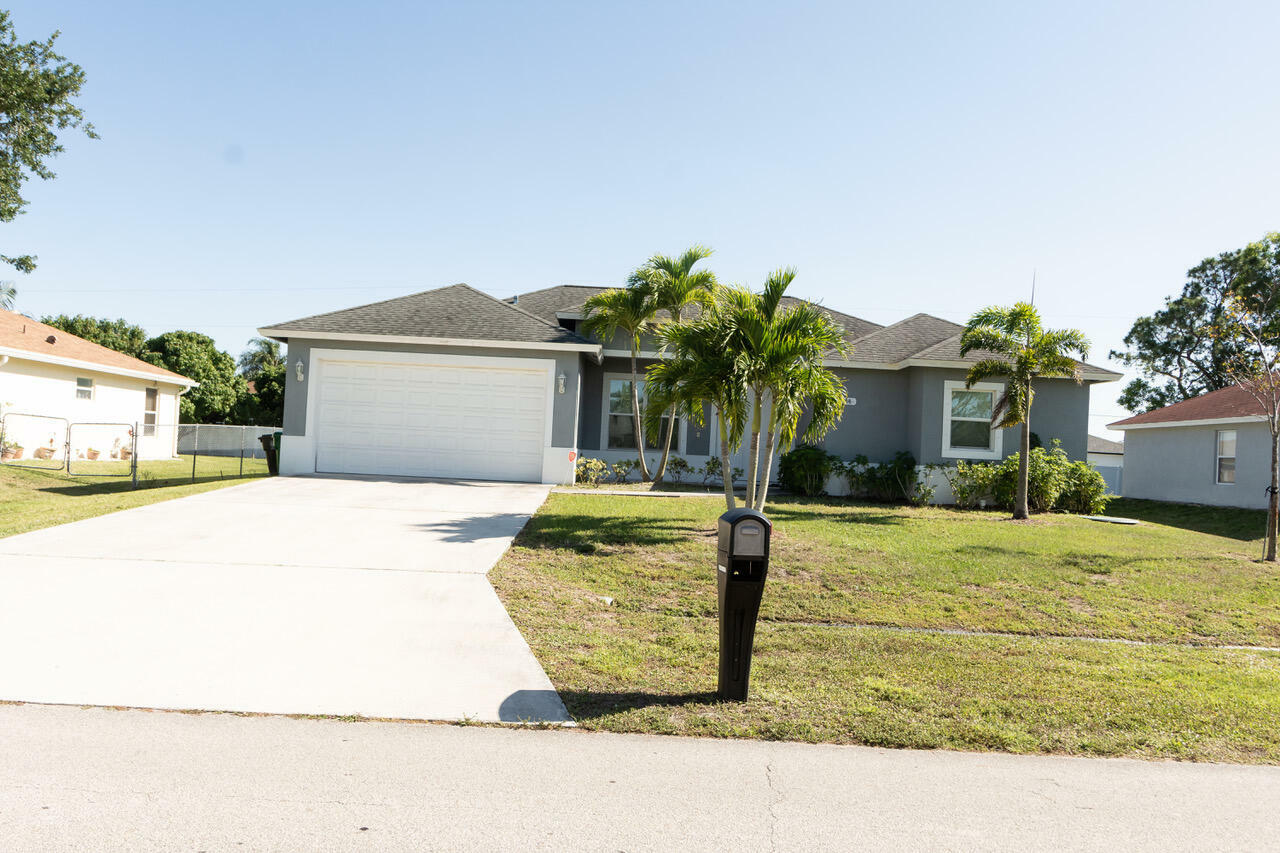 Property Photo: 556 SW Whitmore Drive FL 34984