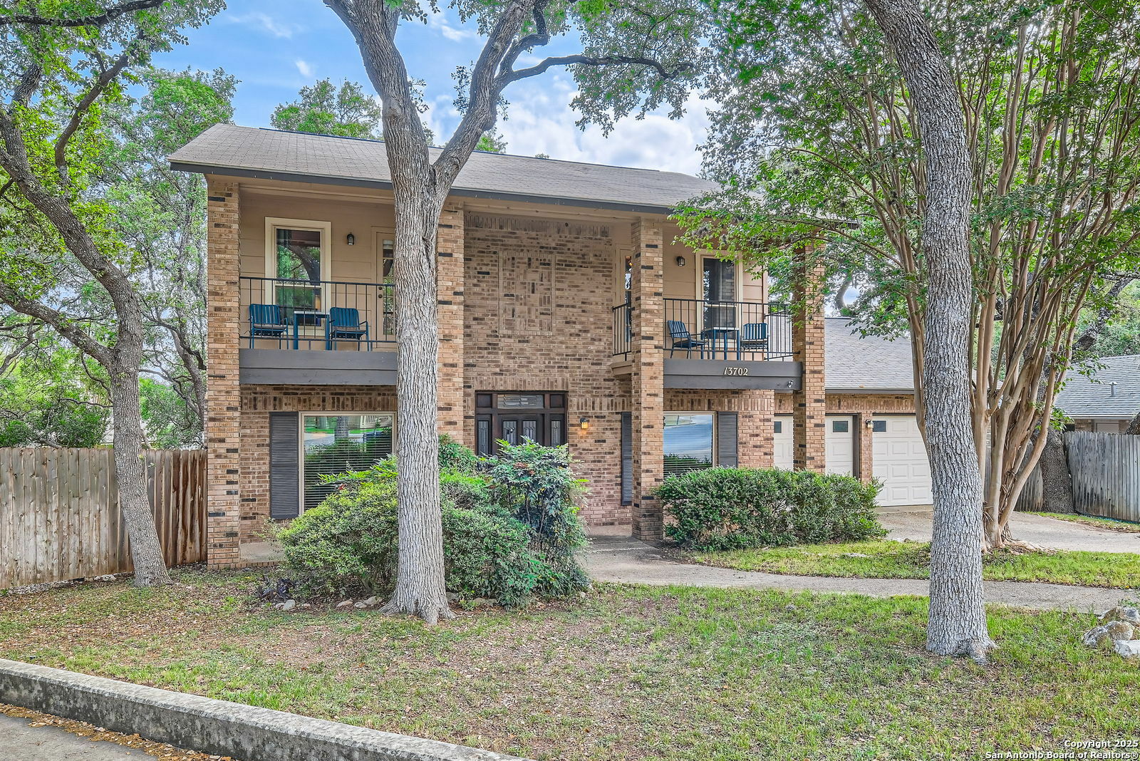 Property Photo:  13702 Yellow Oak Circle  TX 78232 
