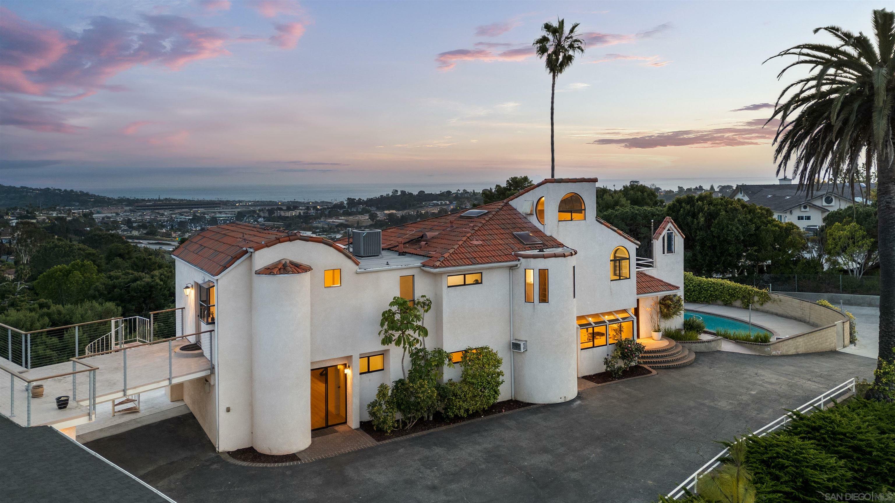 Property Photo: 1050 Solana Dr CA 92014