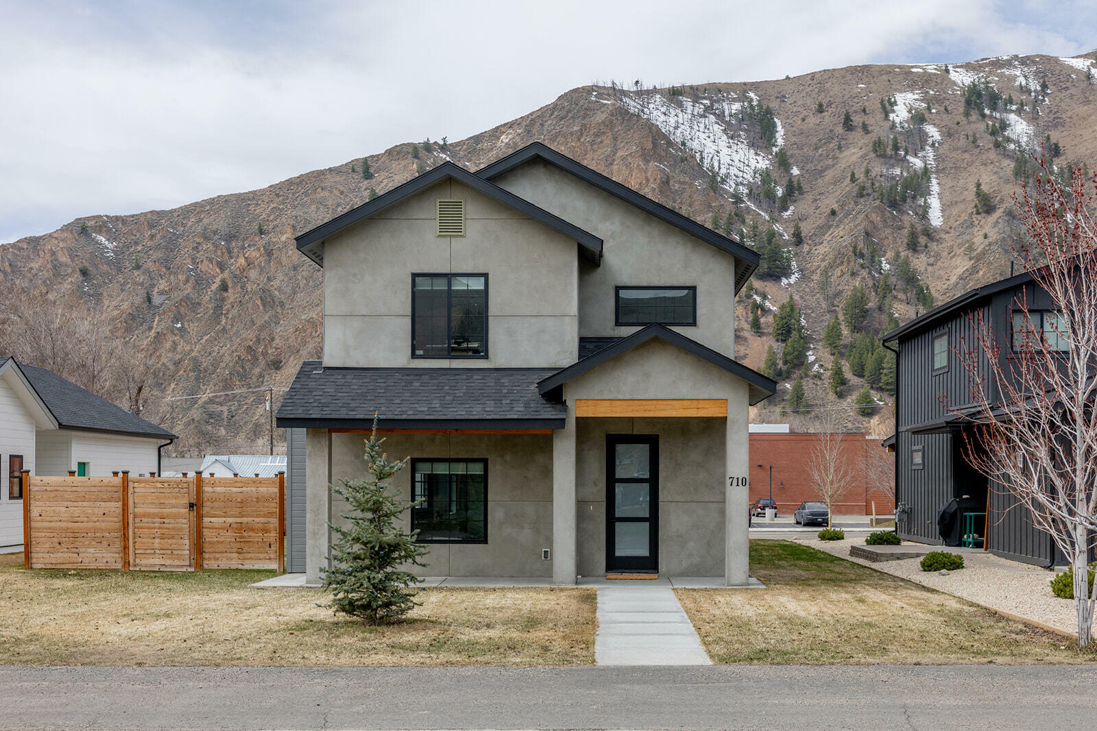 Property Photo: 710 N 1st Ave ID 83333