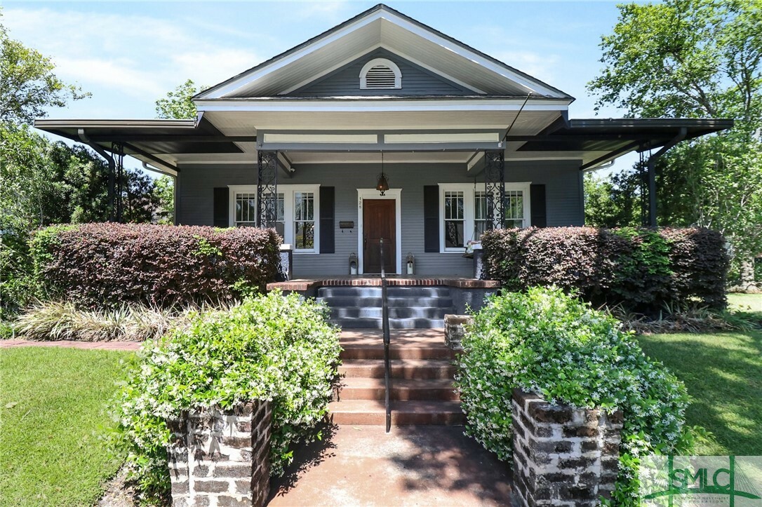 Property Photo:  128 E 48th Street  GA 31405 