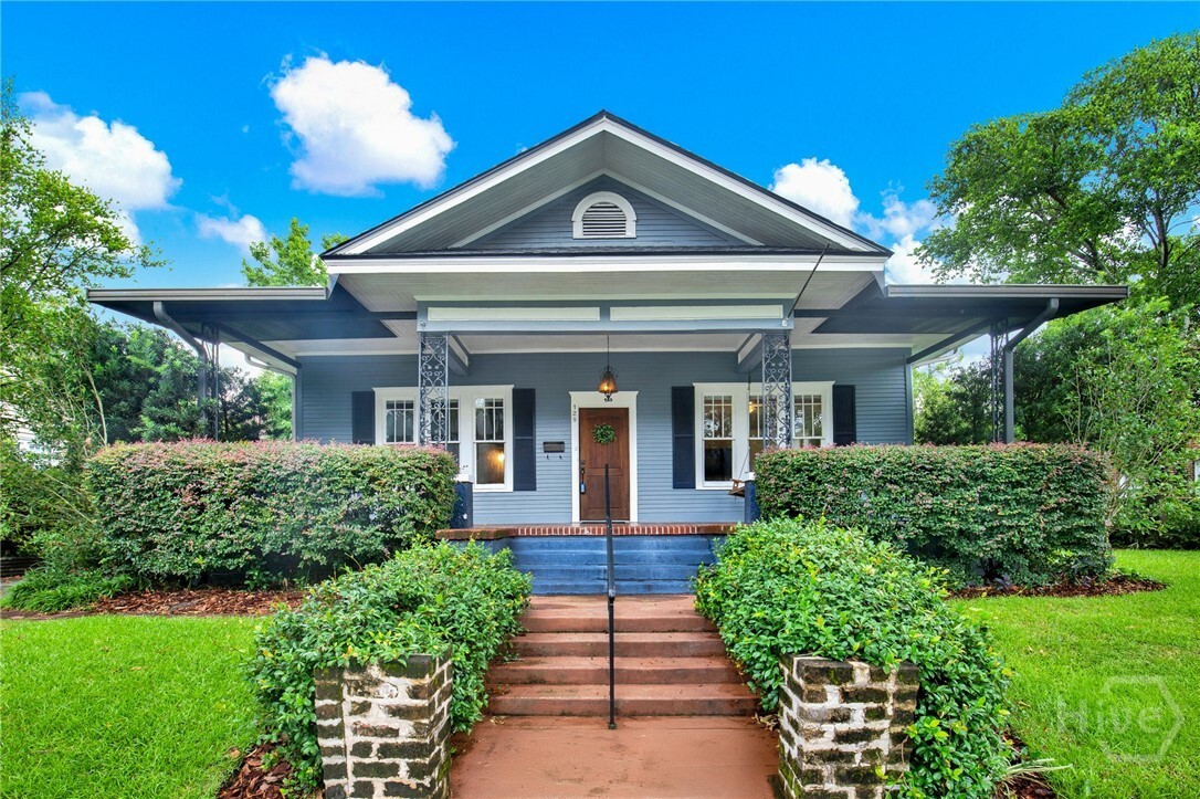 Property Photo:  128 E 48th Street  GA 31405 