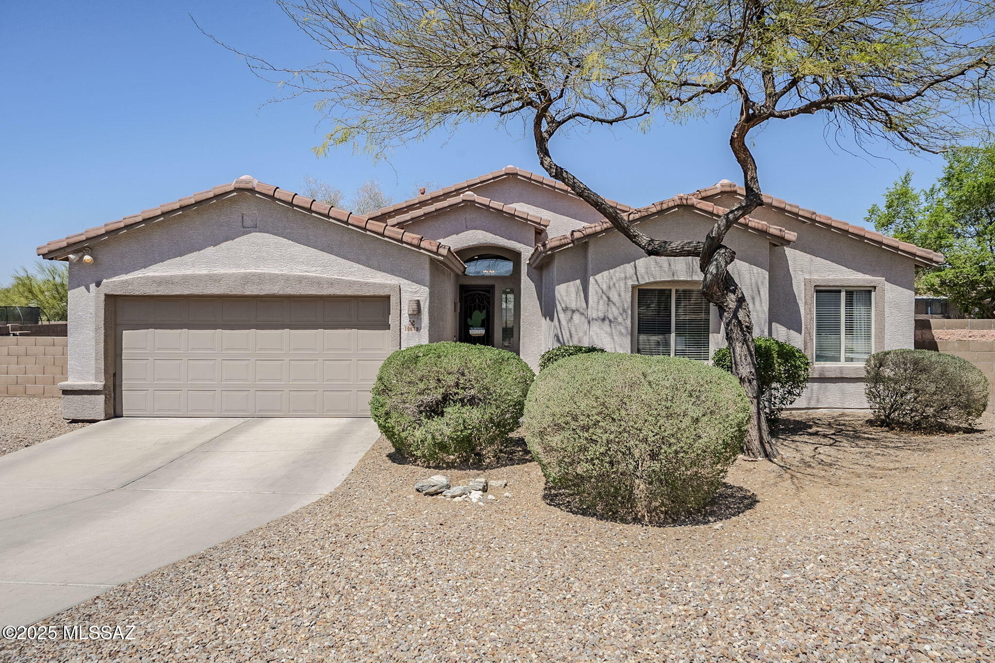 Property Photo: 10679 E Placita Guajira AZ 85730