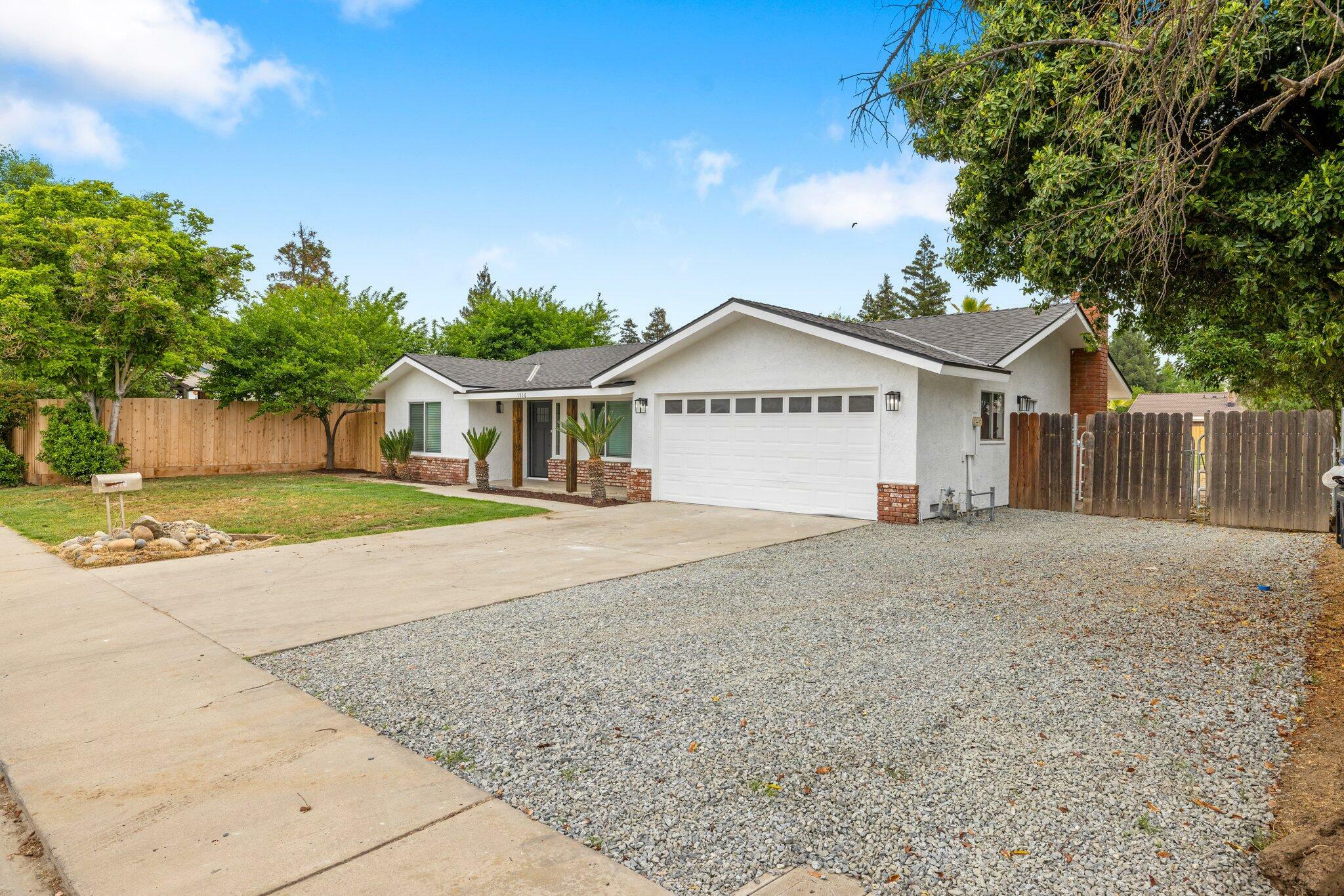 Property Photo:  1516 S Cotta Street  CA 93292 