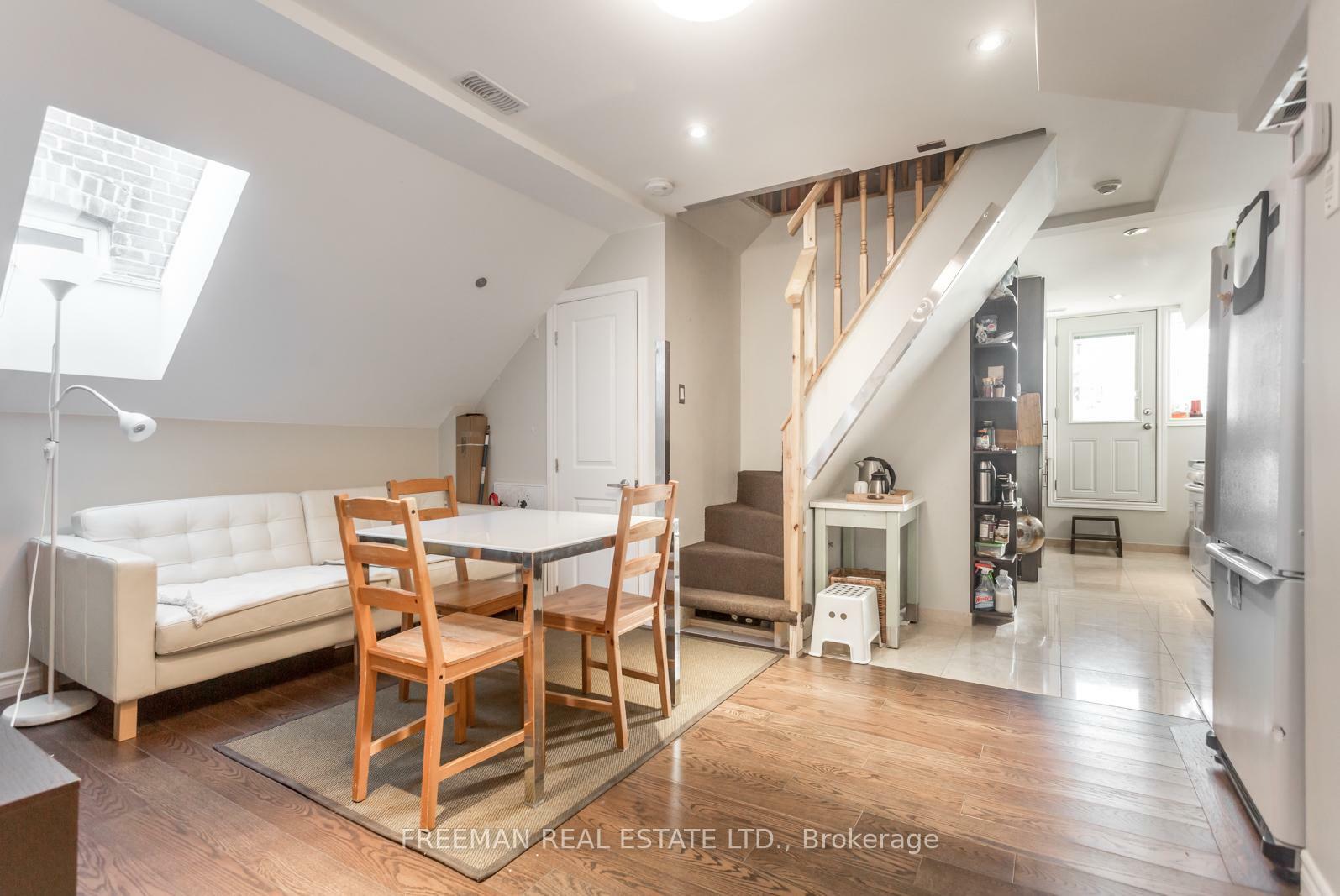Property Photo:  426 Brunswick Avenue  ON M5R 2Z4 