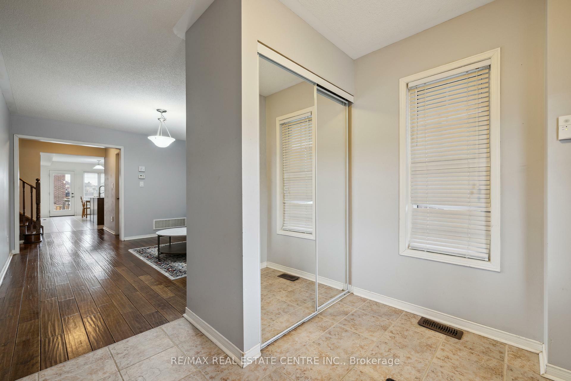 Property Photo: 17 Treetops Boulevard ON L9R 0M4