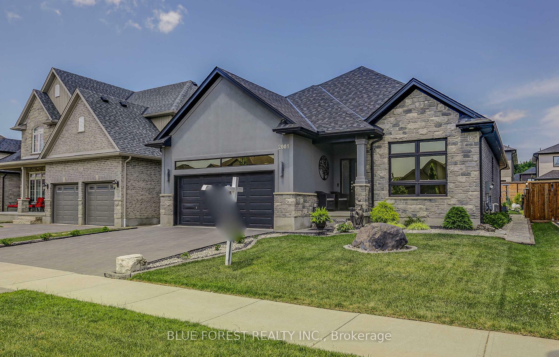 Photo de la propriété: 17 Royal Crescent ON N5P 3T2