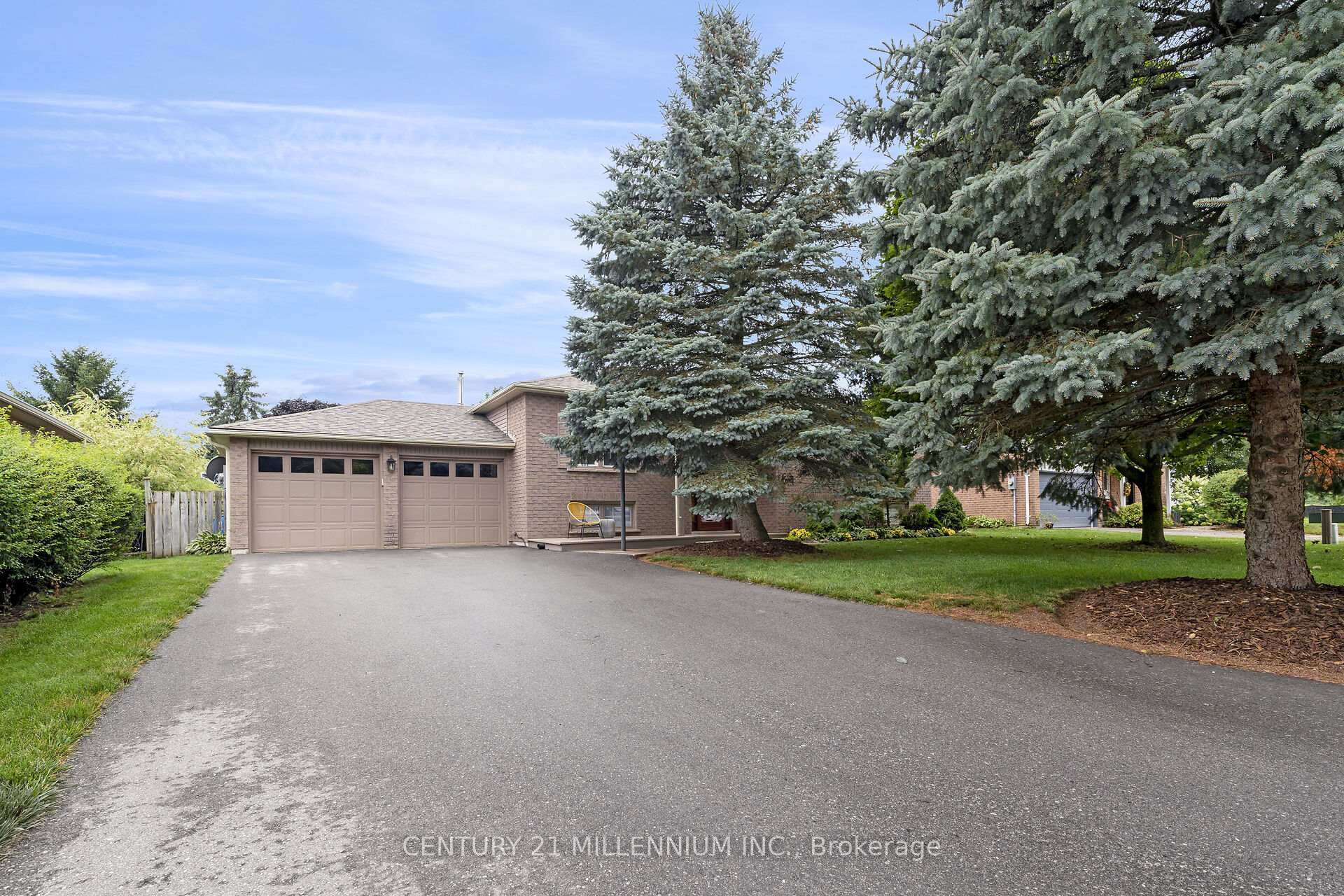 Property Photo: 38 Erinlea Crescent ON N0B 1T0