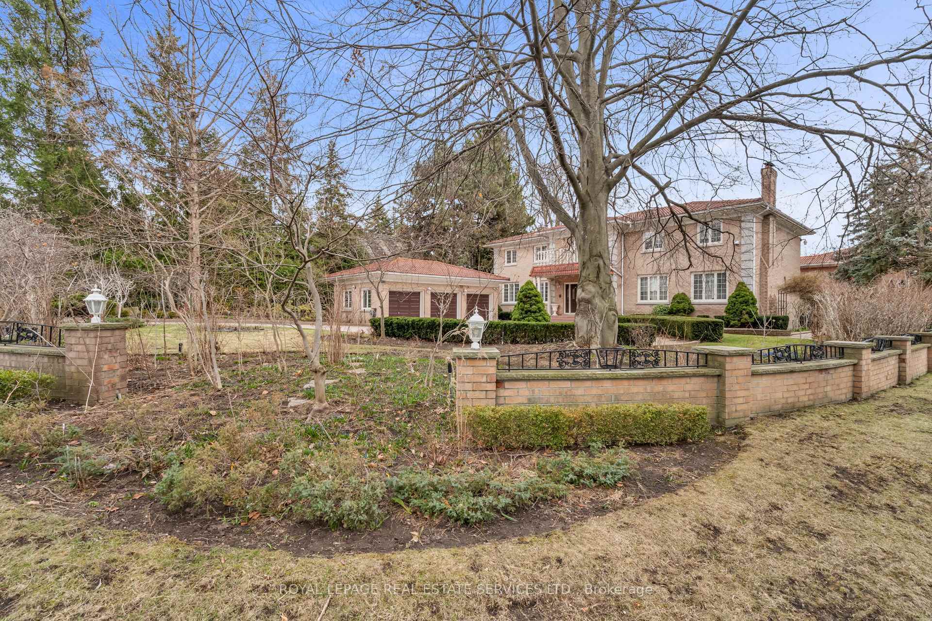 Property Photo: 49 Thorncrest Road ON M9A 1S6