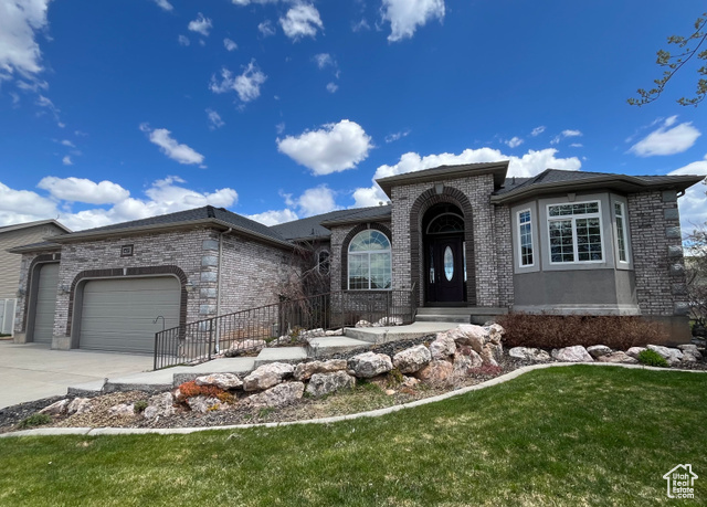 Property Photo: 407 W Larkspur Ln UT 84050