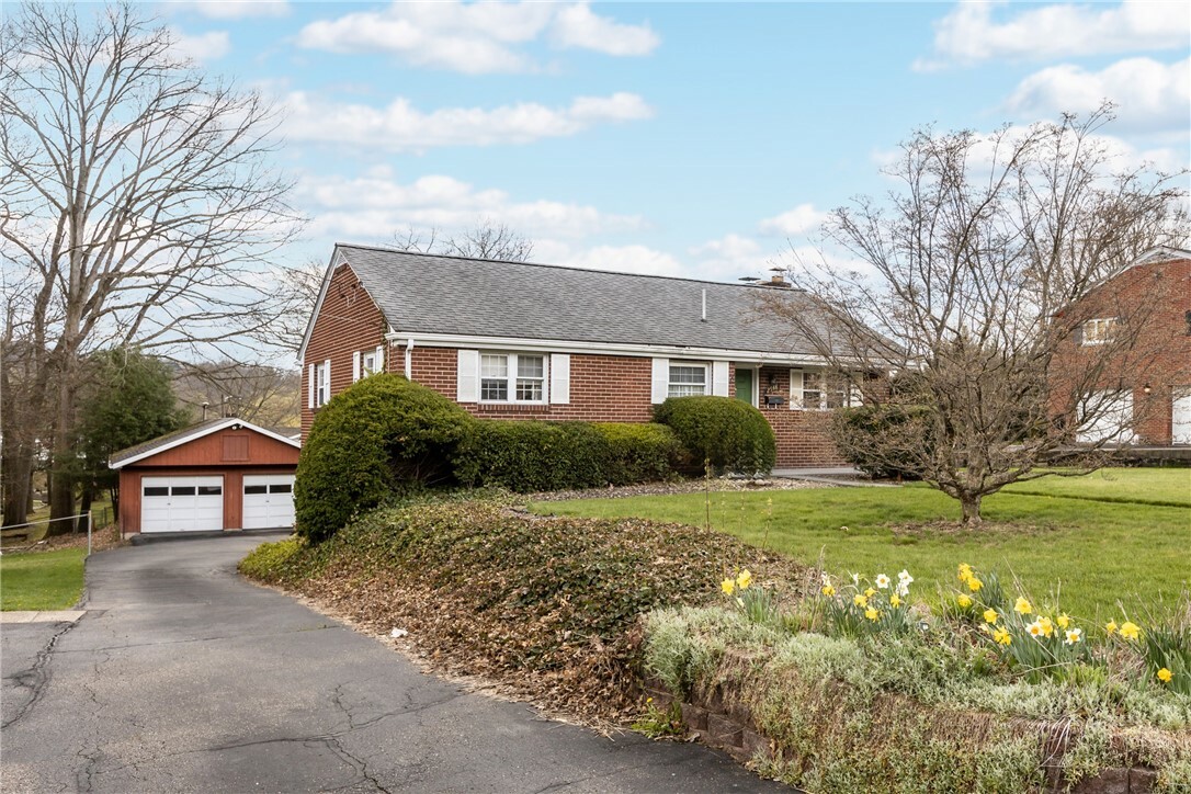 Property Photo: 2548 Elcor Dr PA 15068