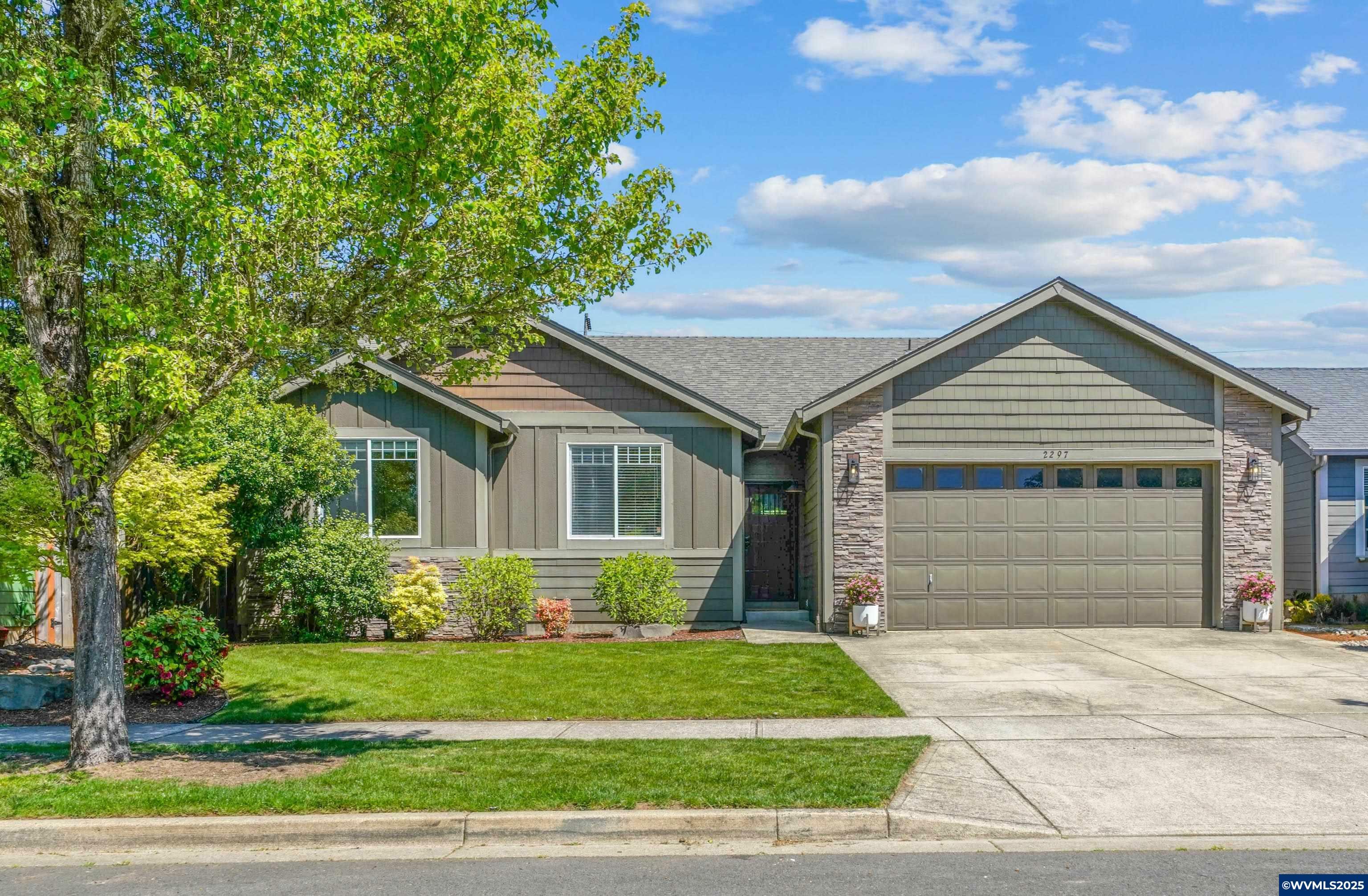 Property Photo: 2297 Equestrian Lp S OR 97302