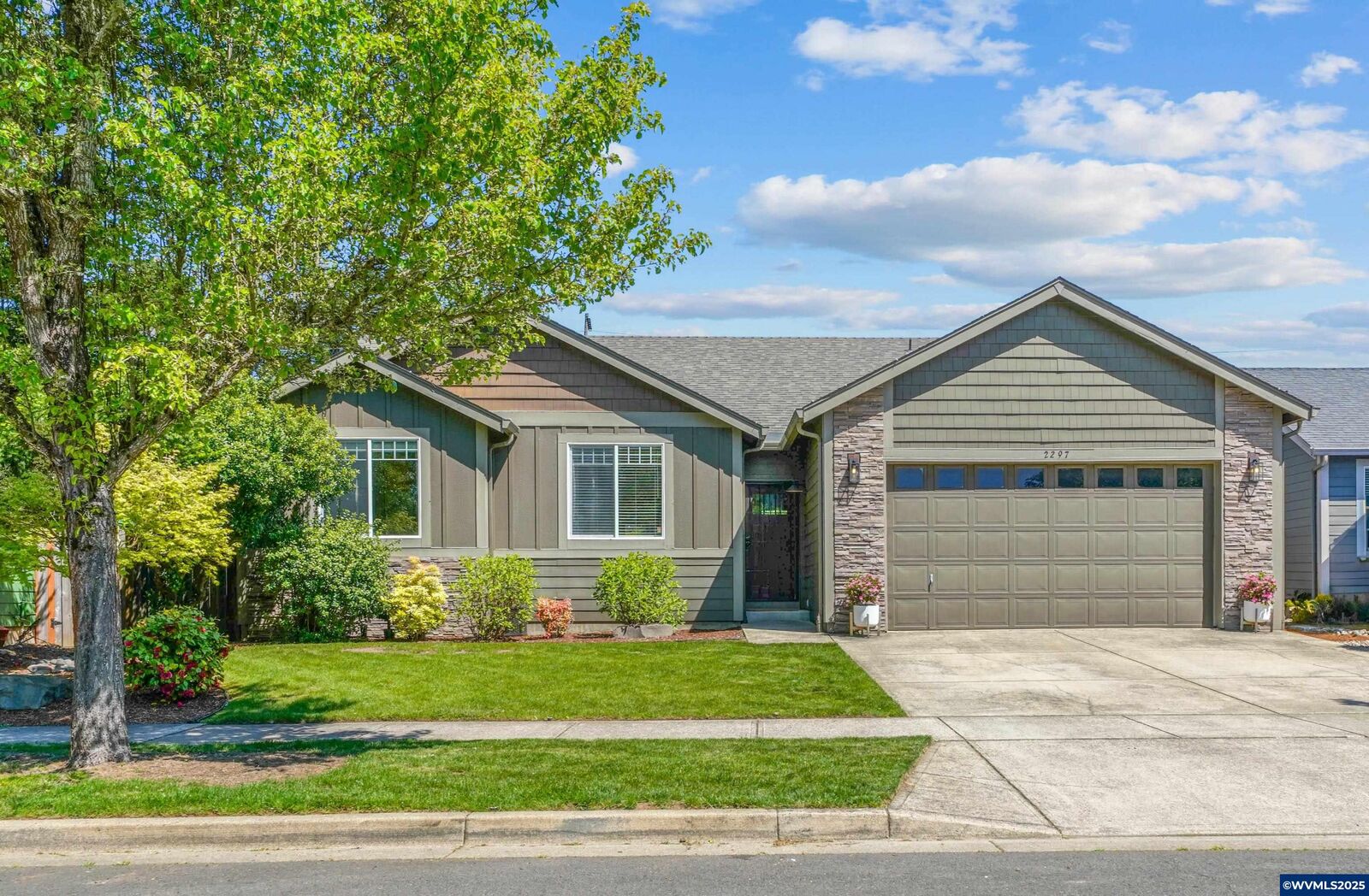 Property Photo:  2297 Equestrian Lp S  OR 97302 
