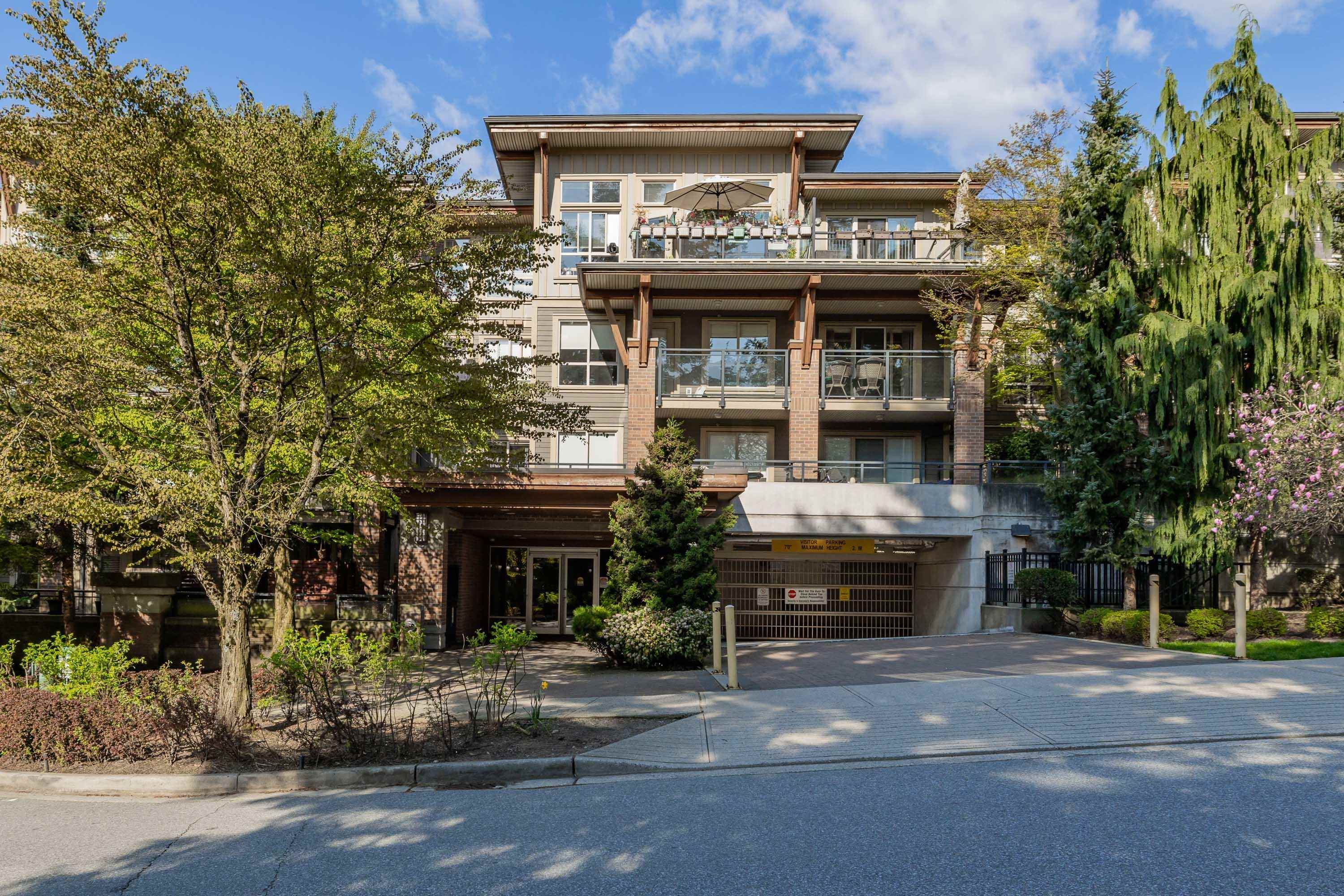 Property Photo: 1633 Mackay Avenue 108 BC V7P 0A2