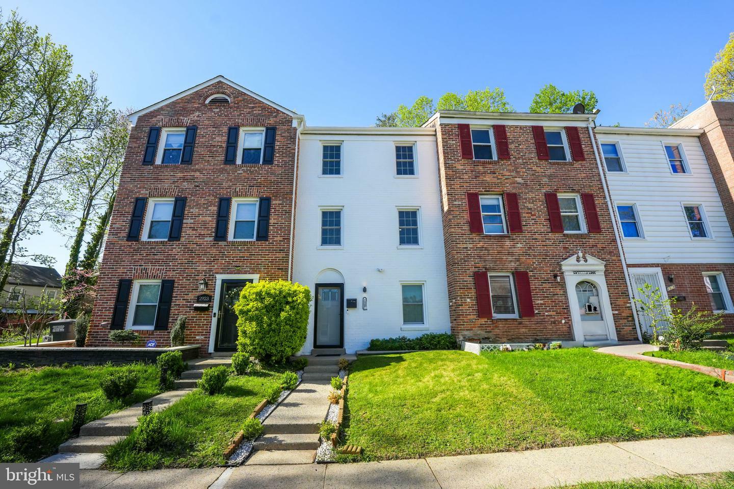 Property Photo: 2925 Wythe Court VA 22191