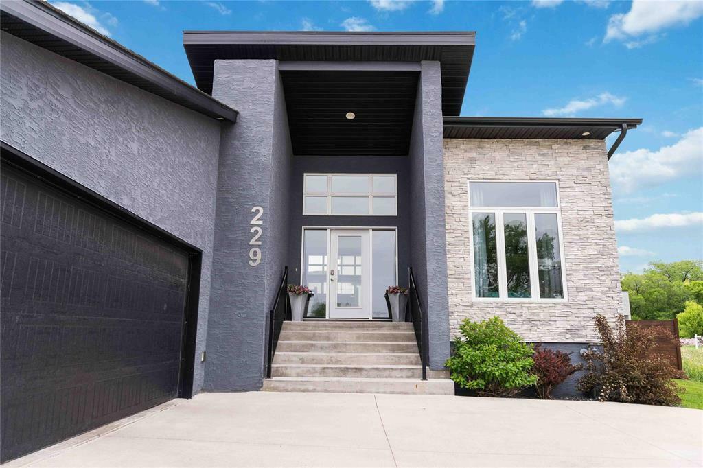 Property Photo: 229 Drury Avenue MB R2V 5A4