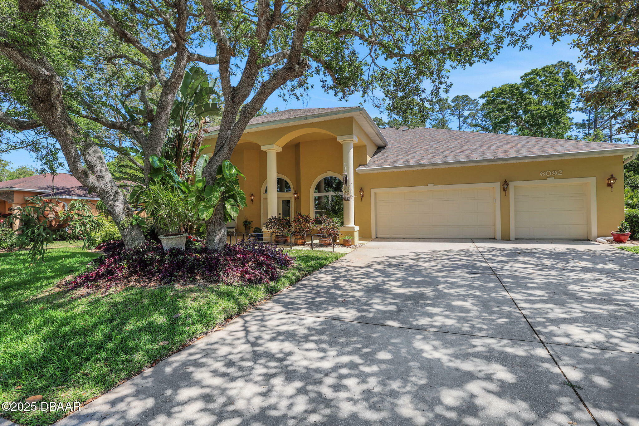 Property Photo: 6092 Sabal Hammock Circle FL 32128