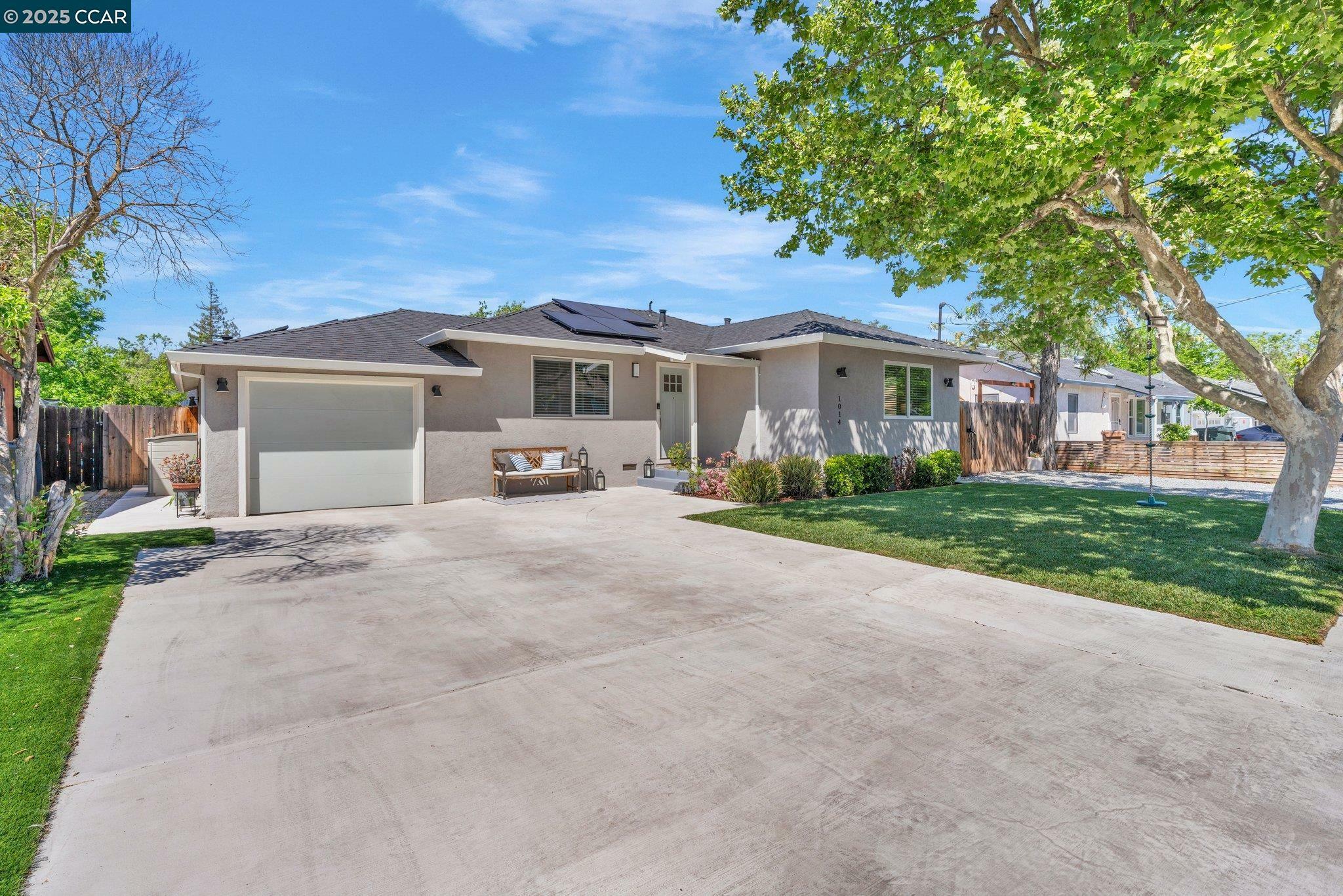 Property Photo: 1014 Pleasant Valley Dr CA 94523