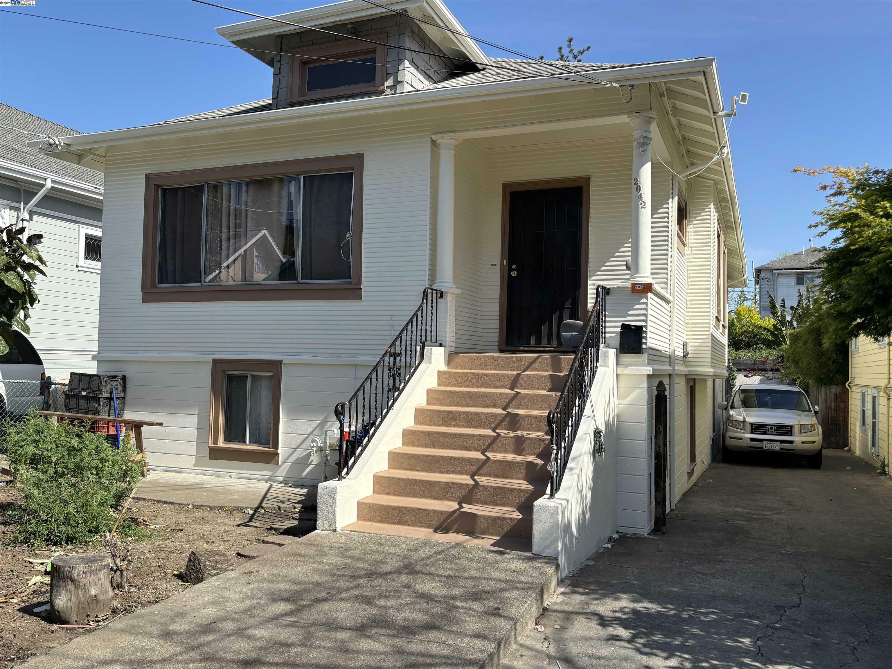 2042 Rosedale Ave.  Oakland CA 94601 photo