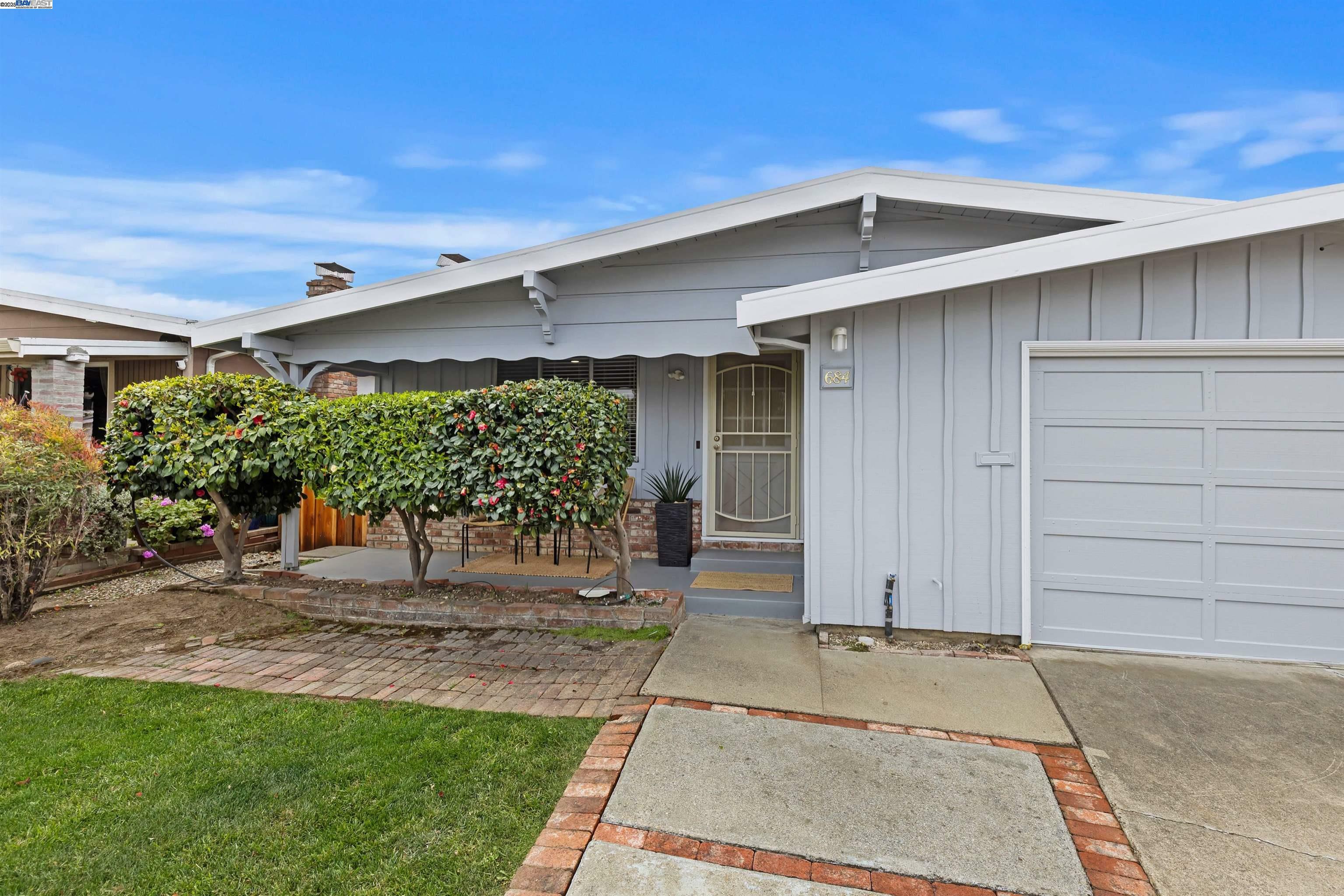 684 Carmar St  Hayward CA 94544 photo
