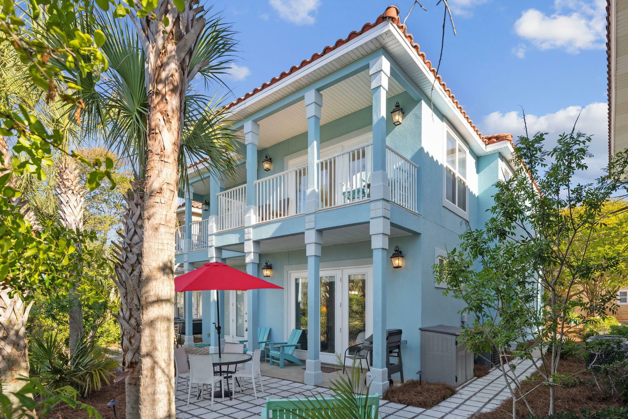 Property Photo: 413 La Valencia Circle FL 32413