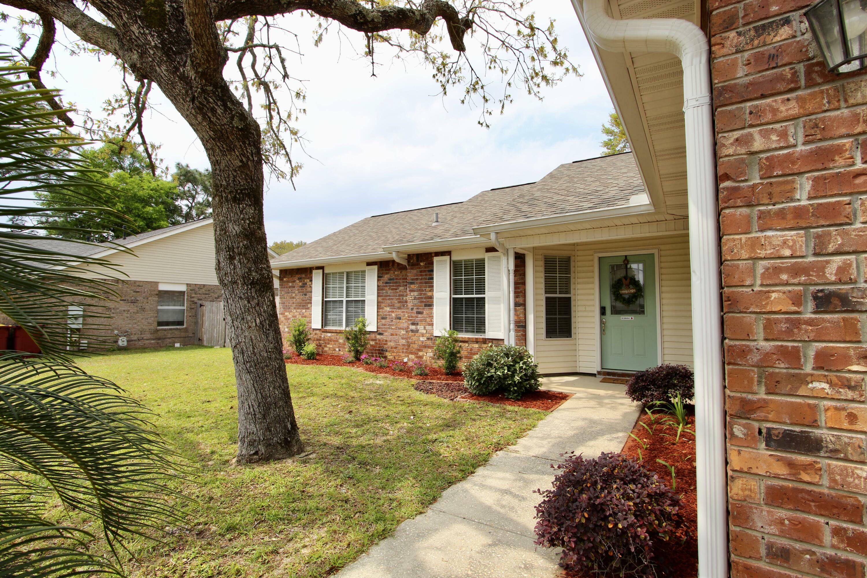 Property Photo: 206 Secretariat Drive FL 32539