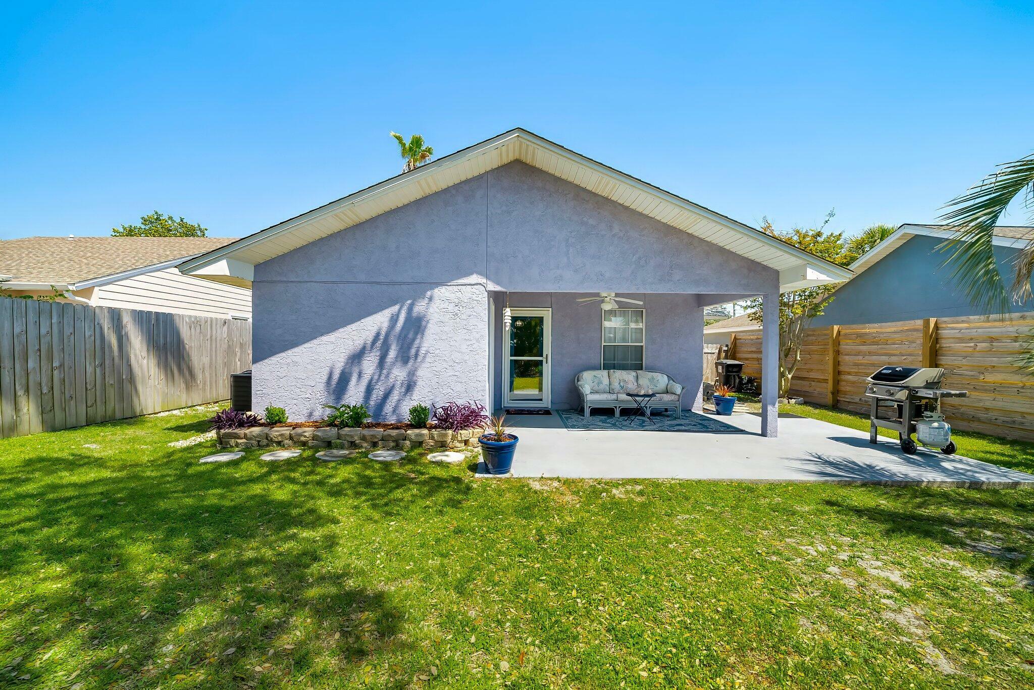 Property Photo: 21513 Palm Avenue FL 32413