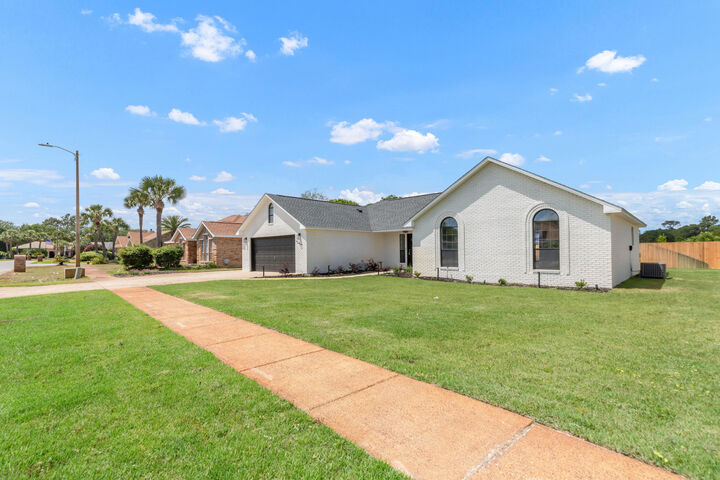 Property Photo:  197 Kel-Wen Circle Kel-Wen  FL 32541 