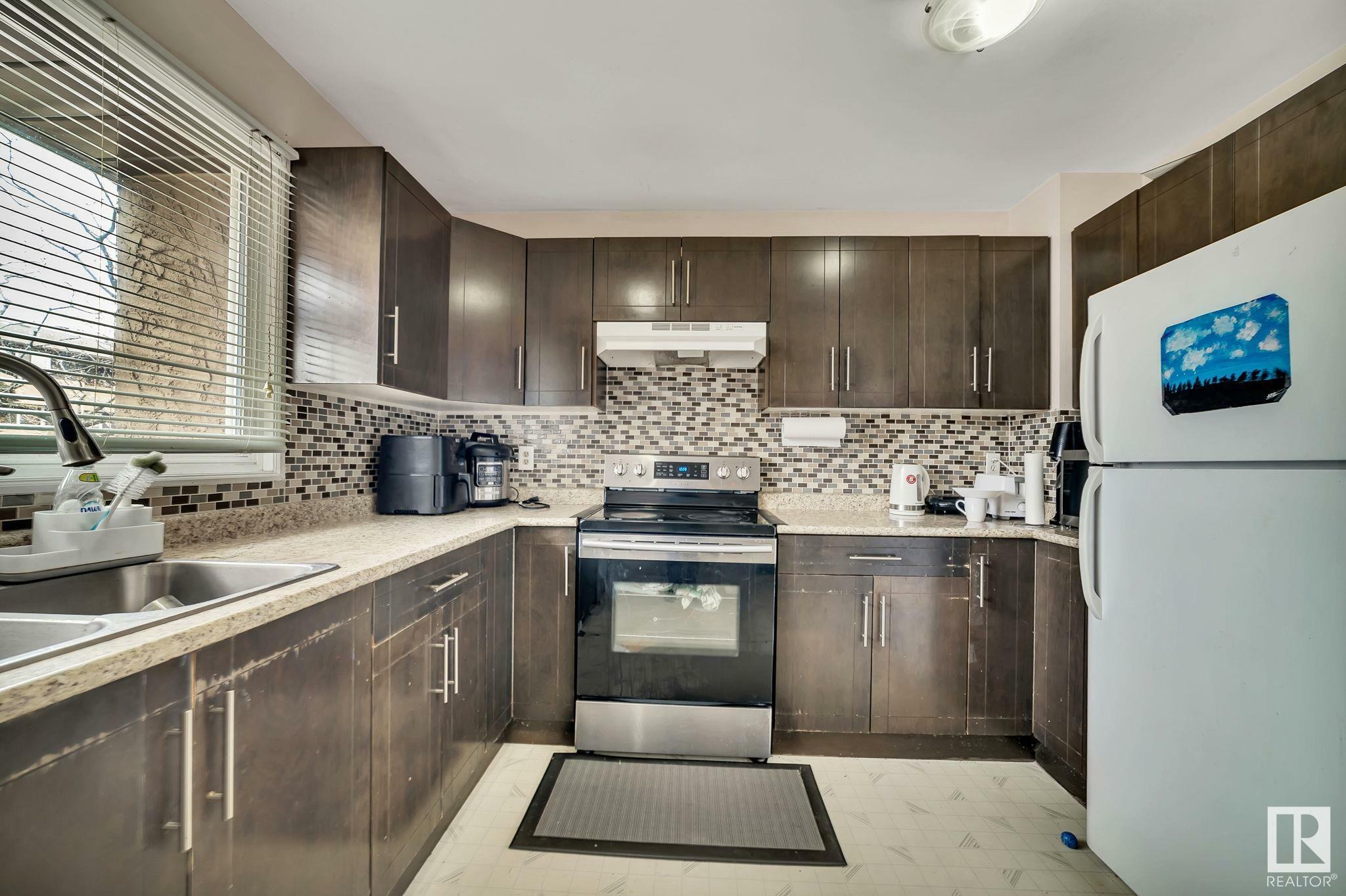 Photo de la propriété: 1620 37 Street NW AB T6L 2R7
