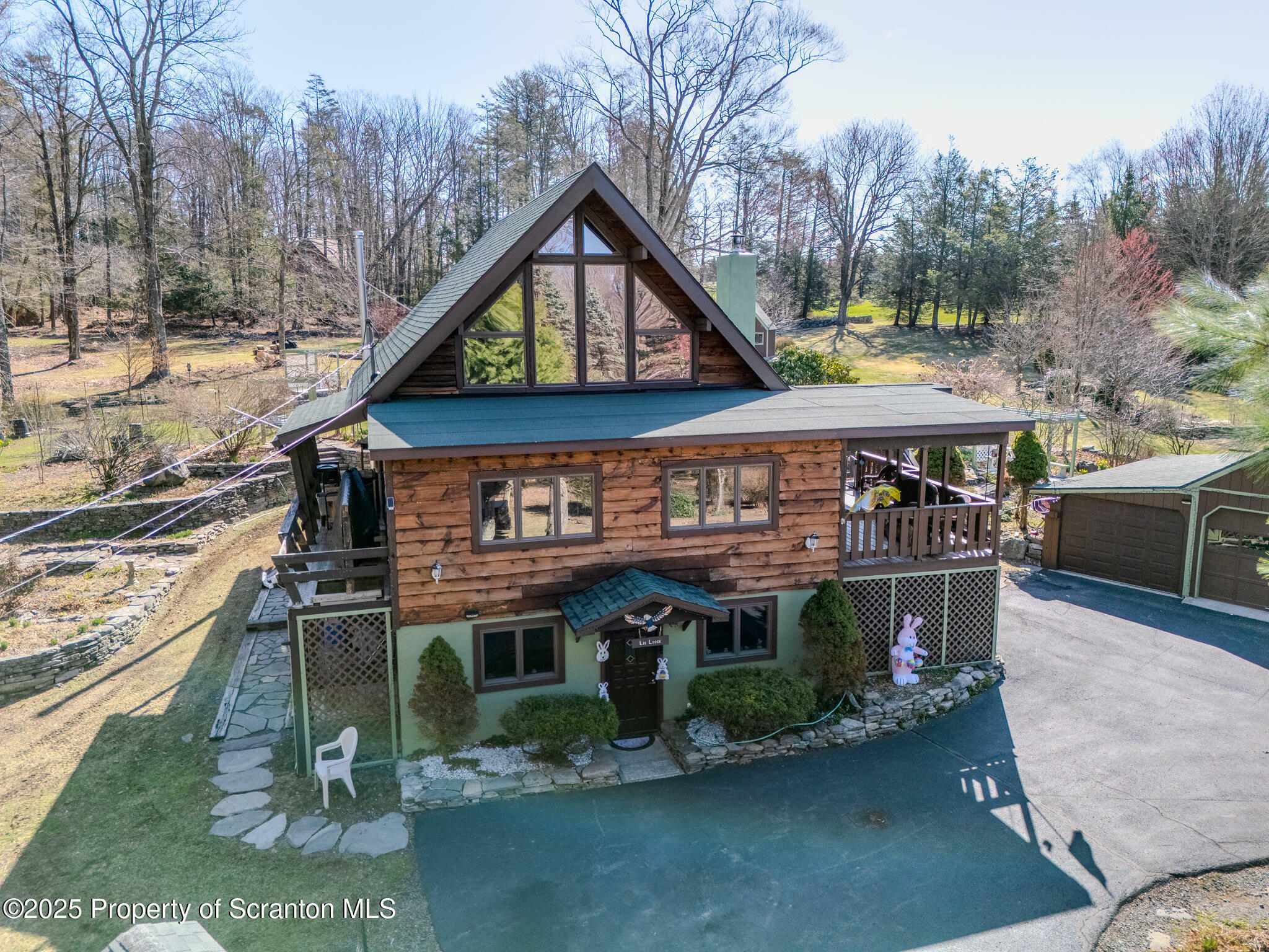 Property Photo: 125 Frances Lane PA 18426