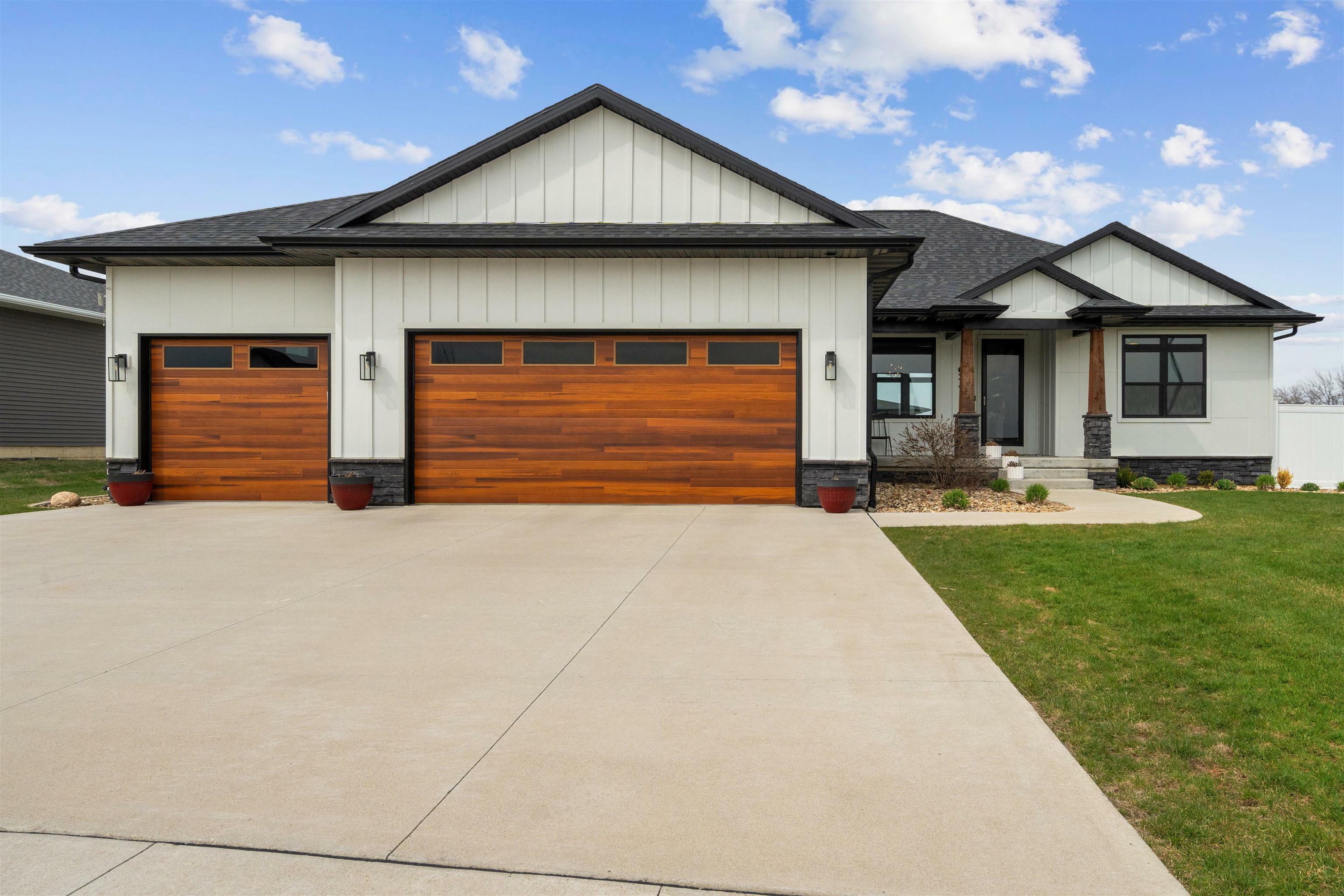 Property Photo: 1921 Ashworth Drive IA 50613