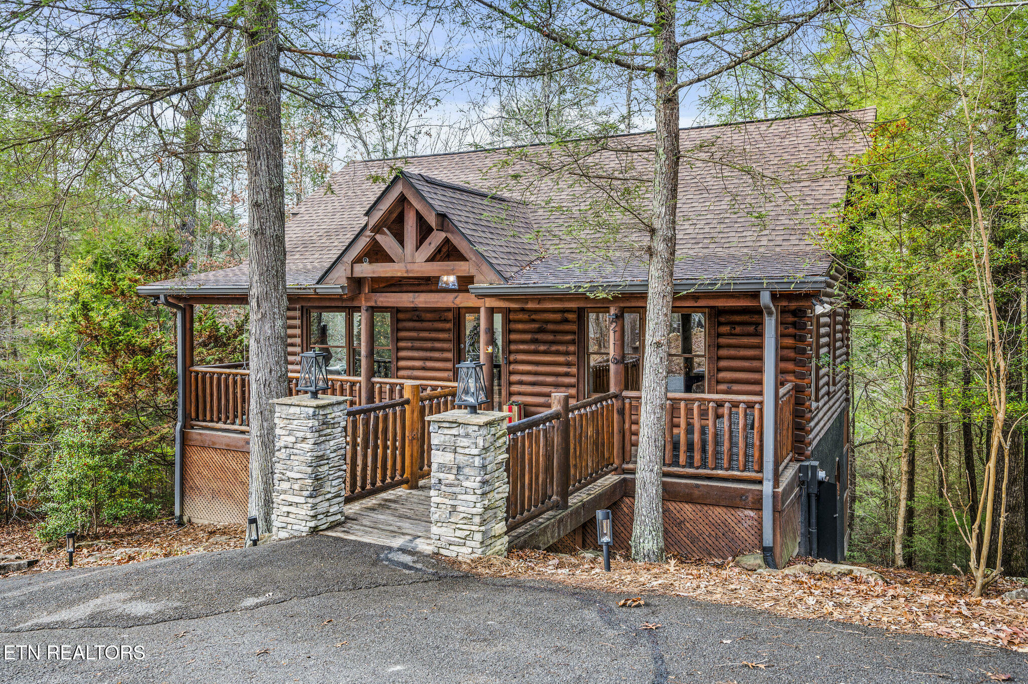Property Photo: 2116 Double Oaks Way TN 37862
