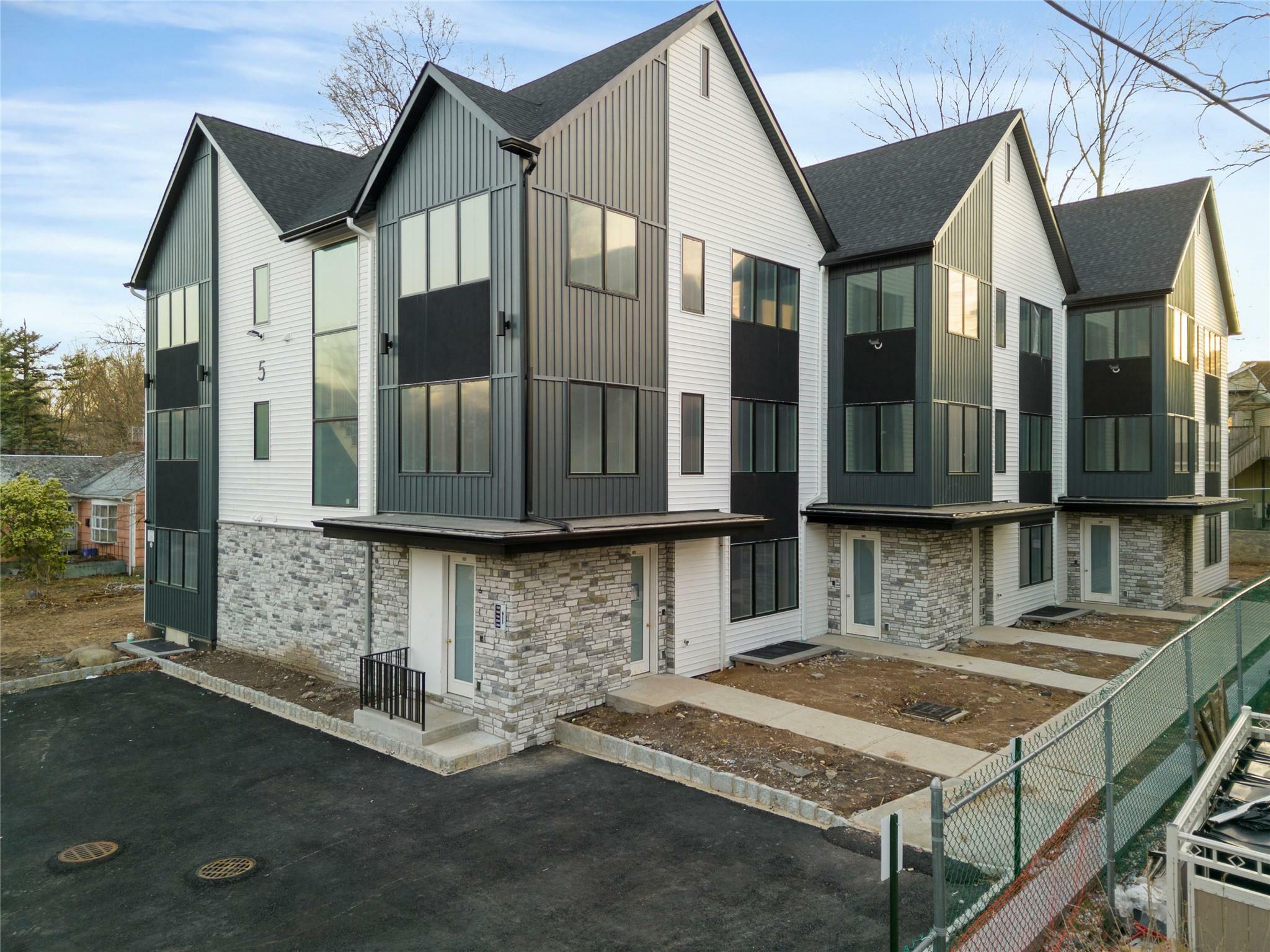 Property Photo: 5 Francis Place 114 NY 10952
