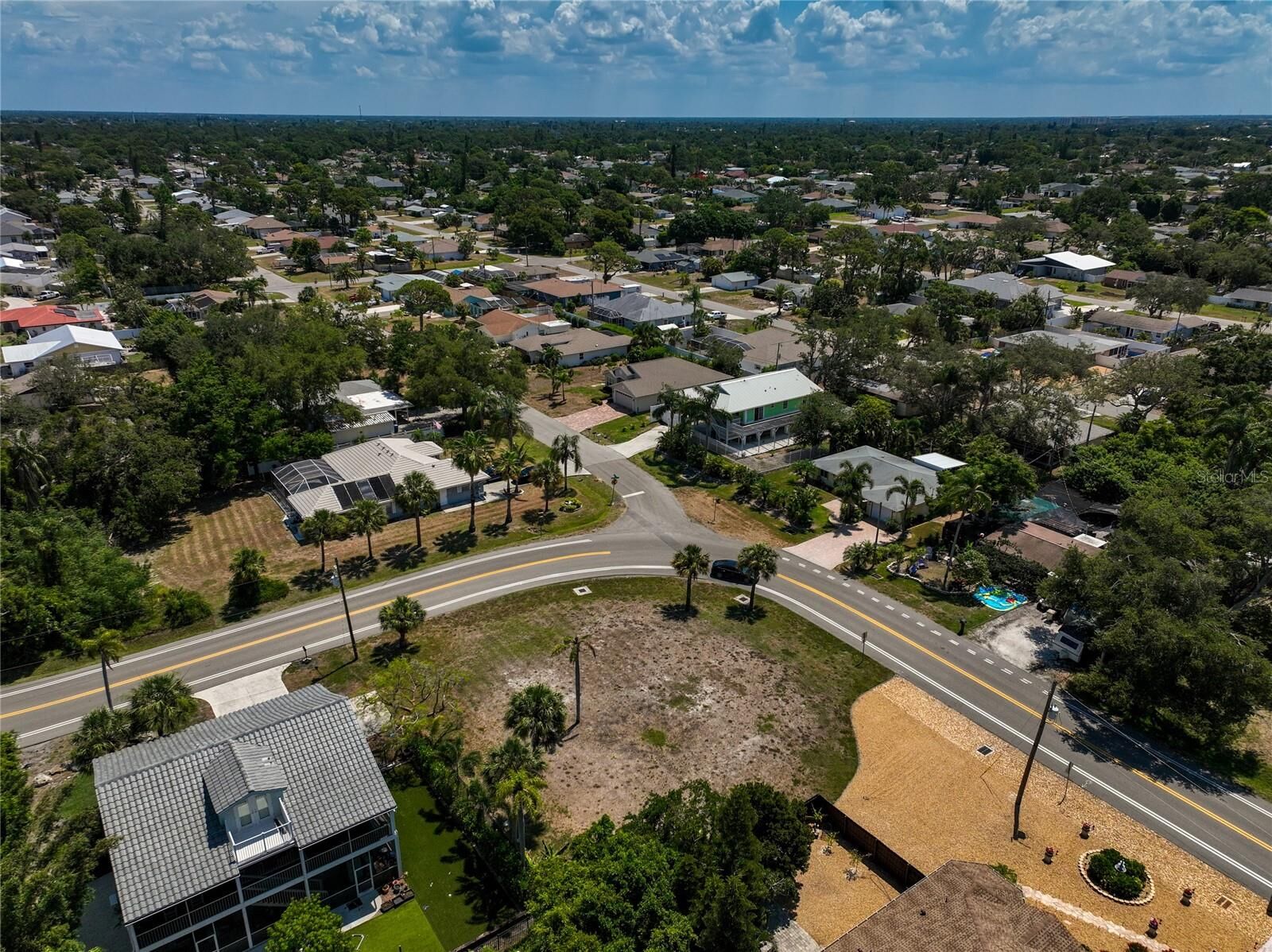 Property Photo: 3808 Shamrock Drive FL 34293