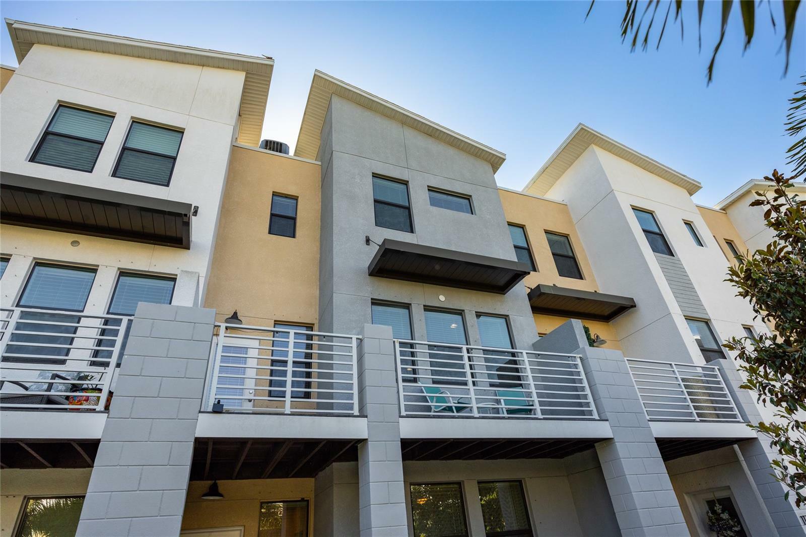 Property Photo: 1182 25th Way N FL 33713
