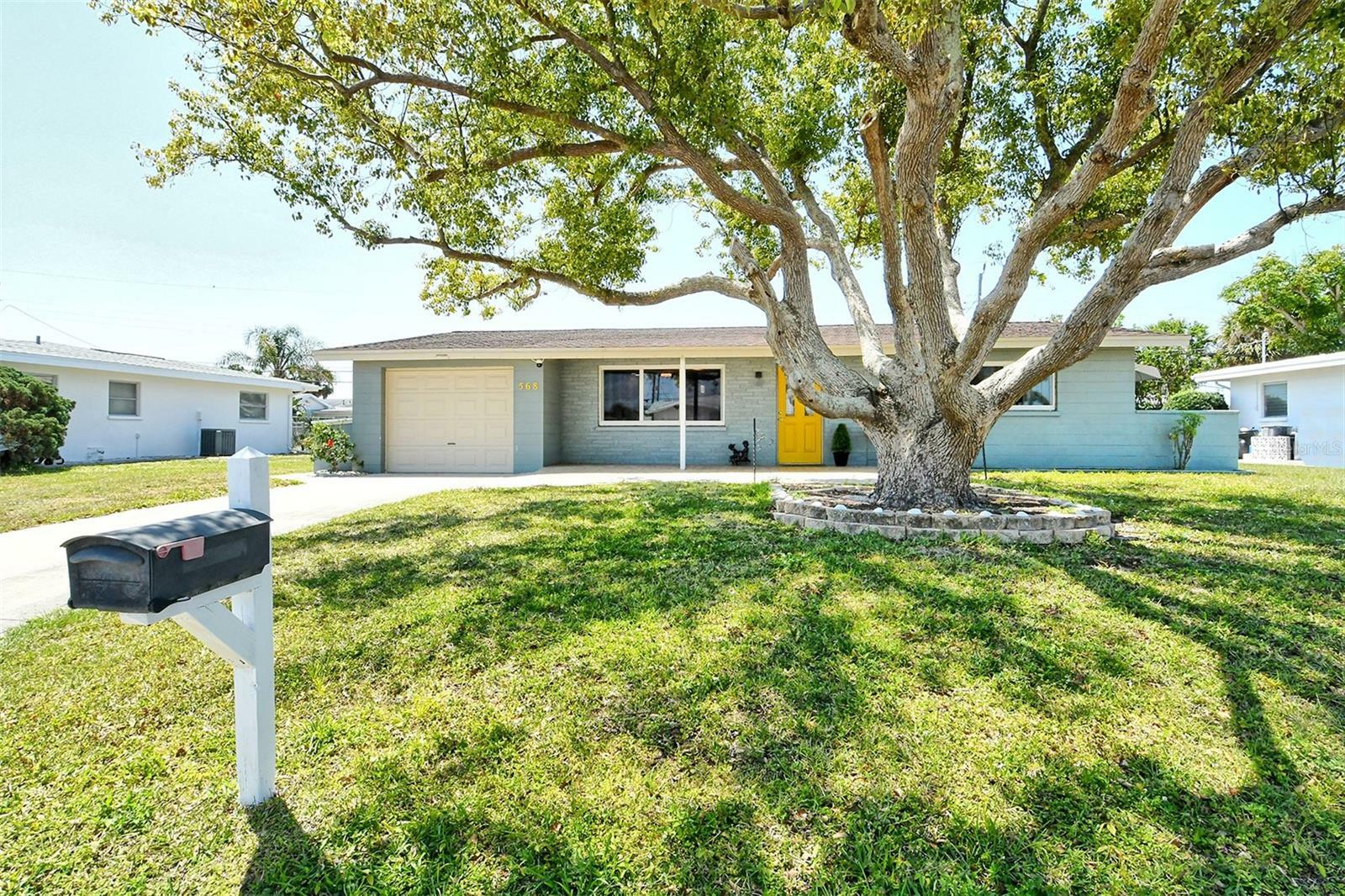 Property Photo: 568 Sheridan Drive FL 34293