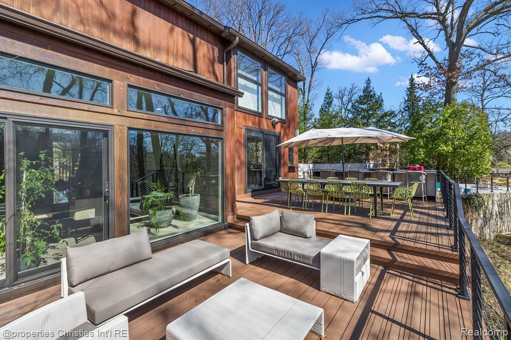 Property Photo: 7371 Lindenmere Drive MI 48301 3533