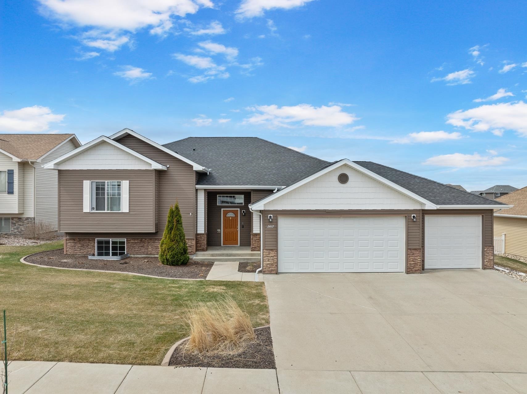 2617 18th St NW  Minot ND 58703 photo