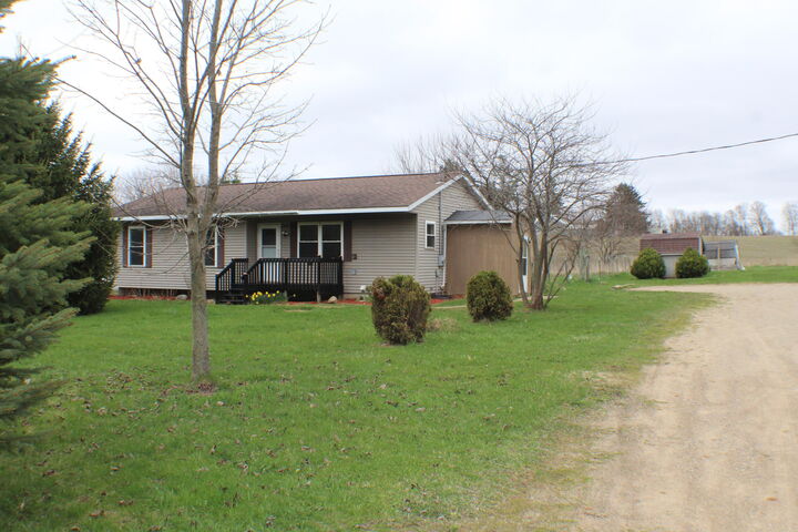 6854 Bingham Avenue  Newaygo MI 49337 photo
