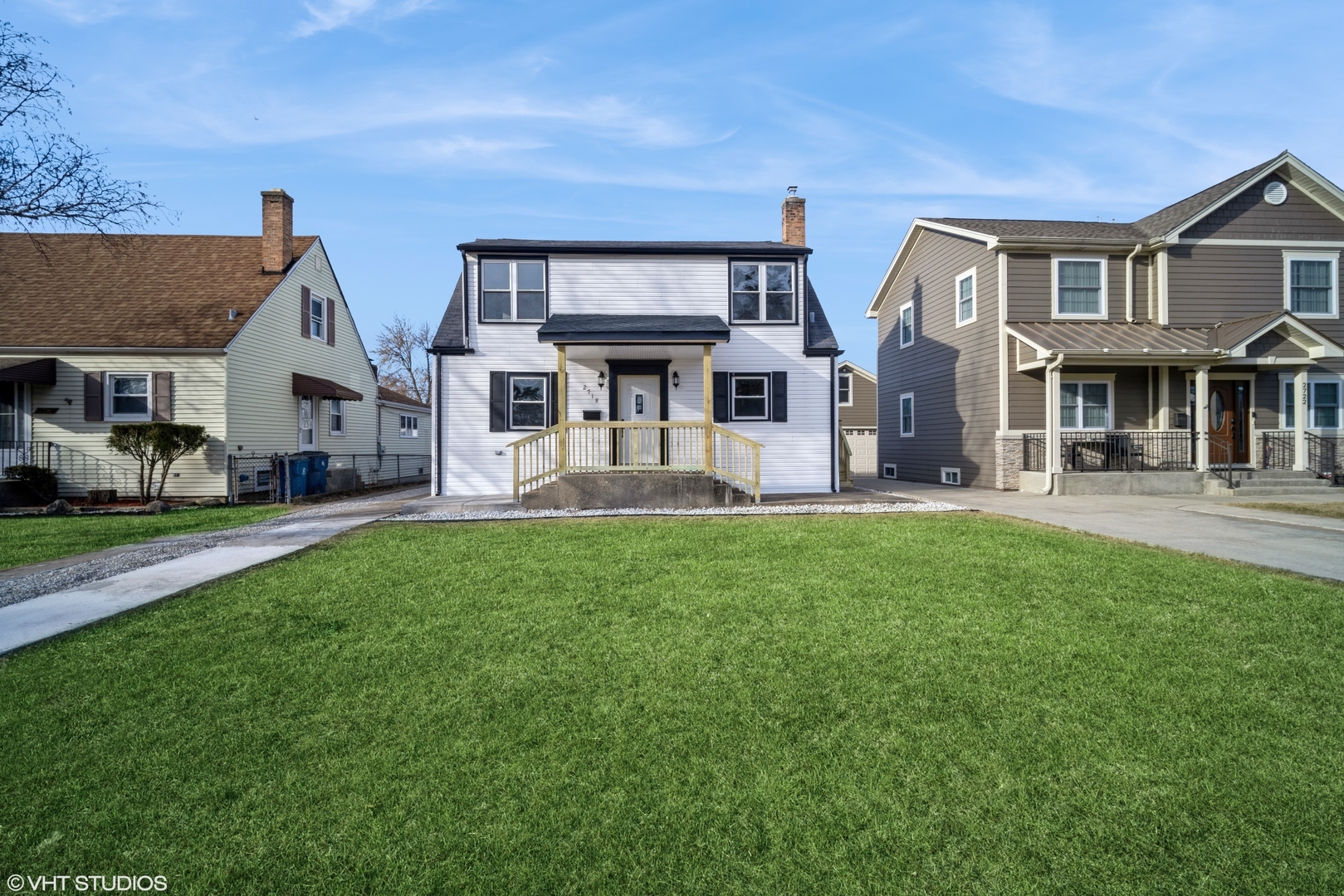 Property Photo:  2718 Elder Lane  IL 60131 
