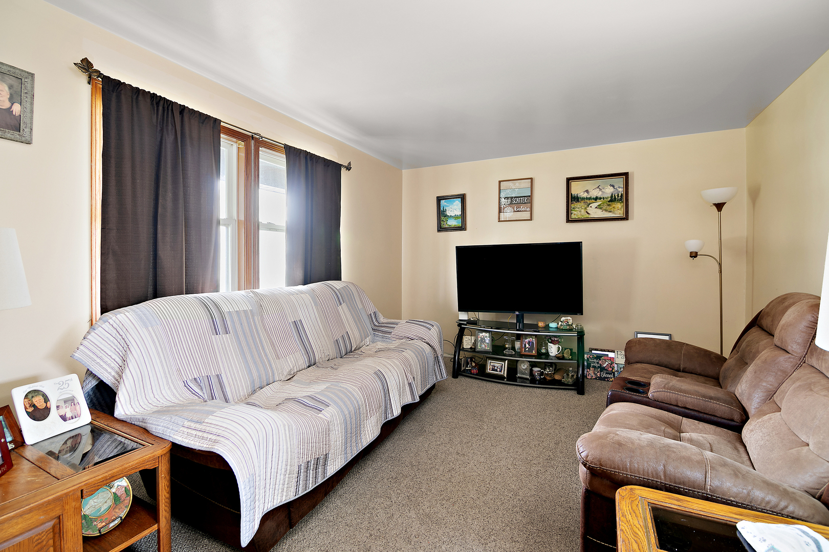 Property Photo: 1320 S 3rd Avenue IL 60901