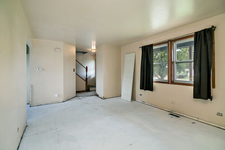 Property Photo: 1320 S 3rd Avenue IL 60901