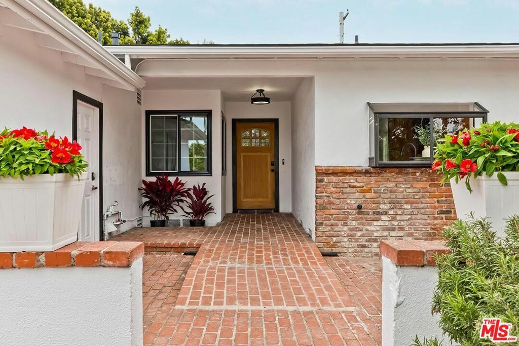 Property Photo: 2816 Granville Avenue CA 90064