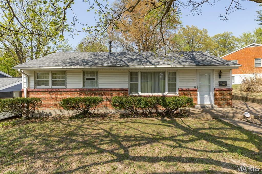 Property Photo: 8907 Spur Lane MO 63121