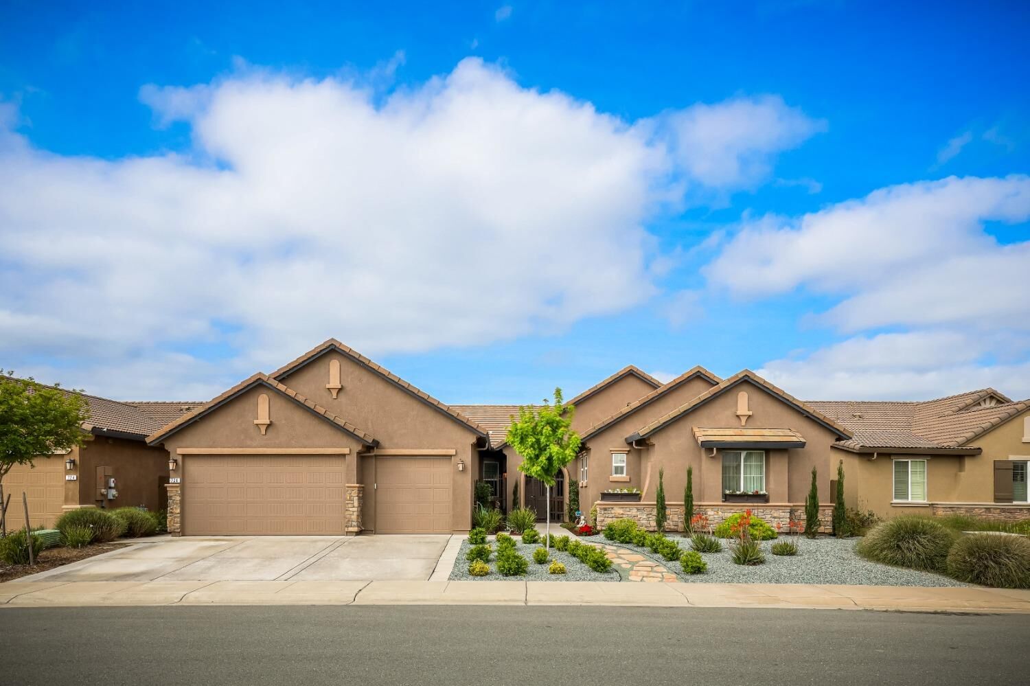 Property Photo: 728 Aparicio Way CA 95632