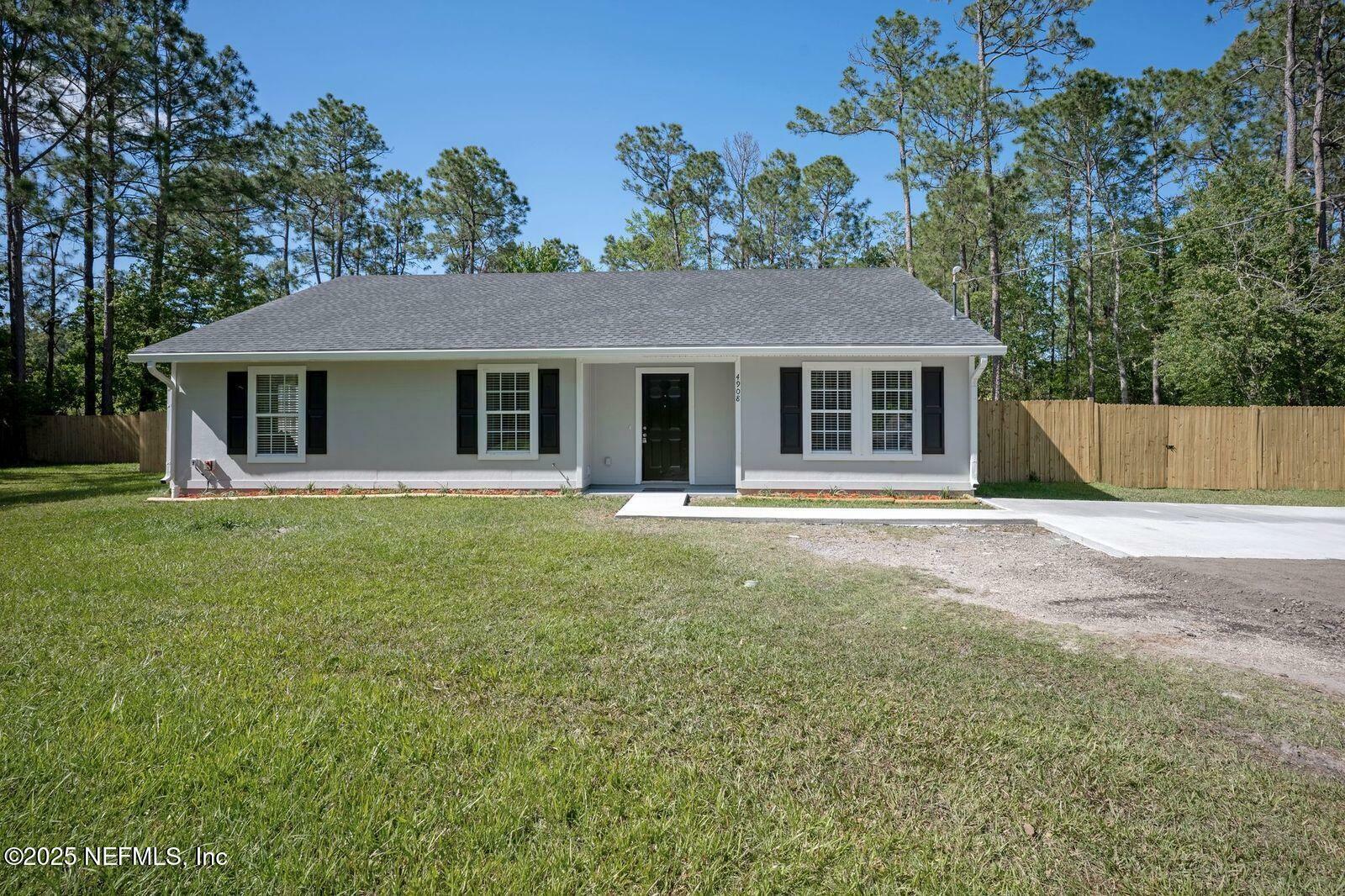 Property Photo: 4908 Calendula Avenue FL 32068
