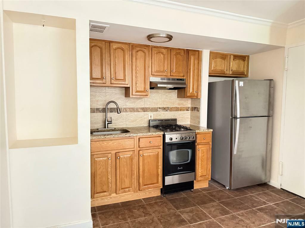 Property Photo: 421 Park Place 1D NJ 07024
