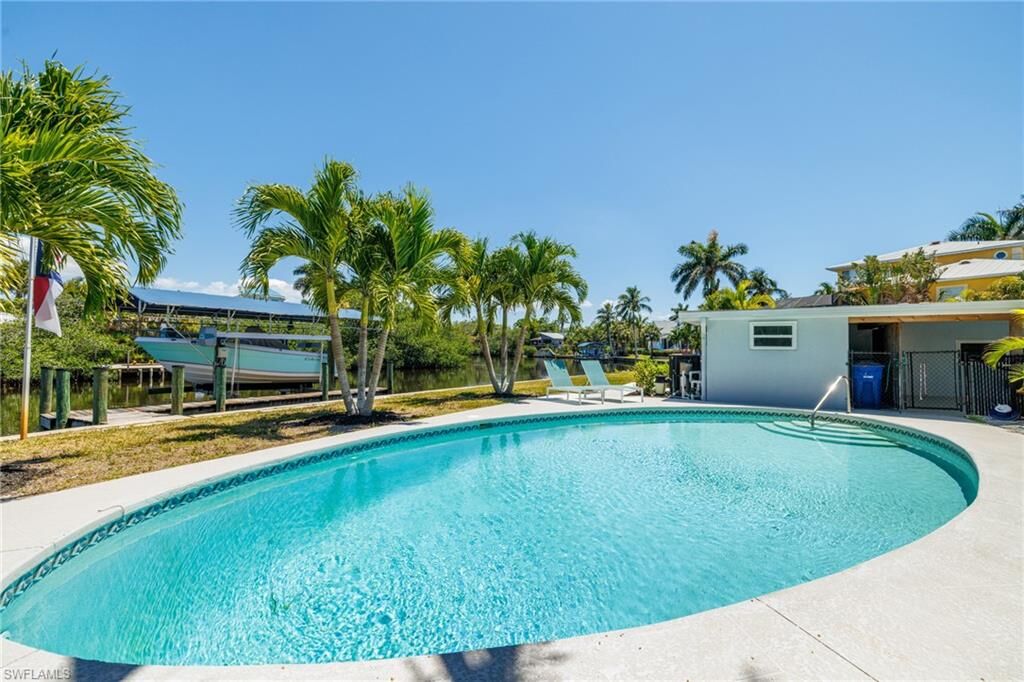 Property Photo: 27246 Patrick St FL 34135