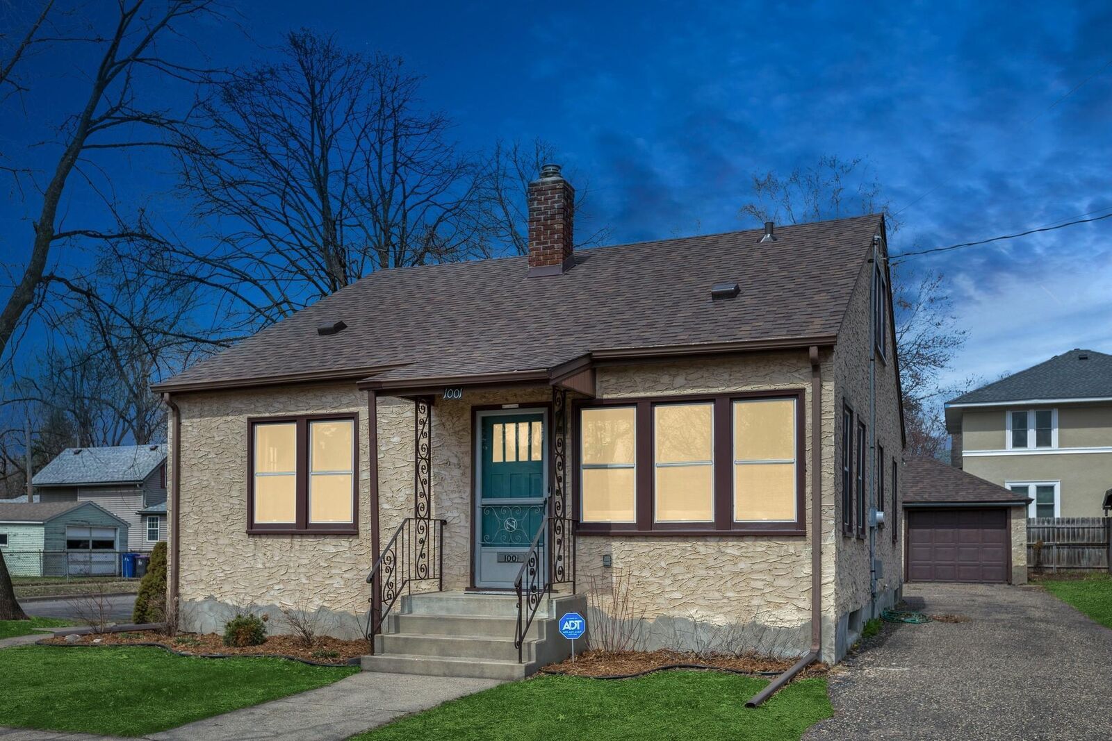 Property Photo:  1001 Orchard Avenue  MN 55103 